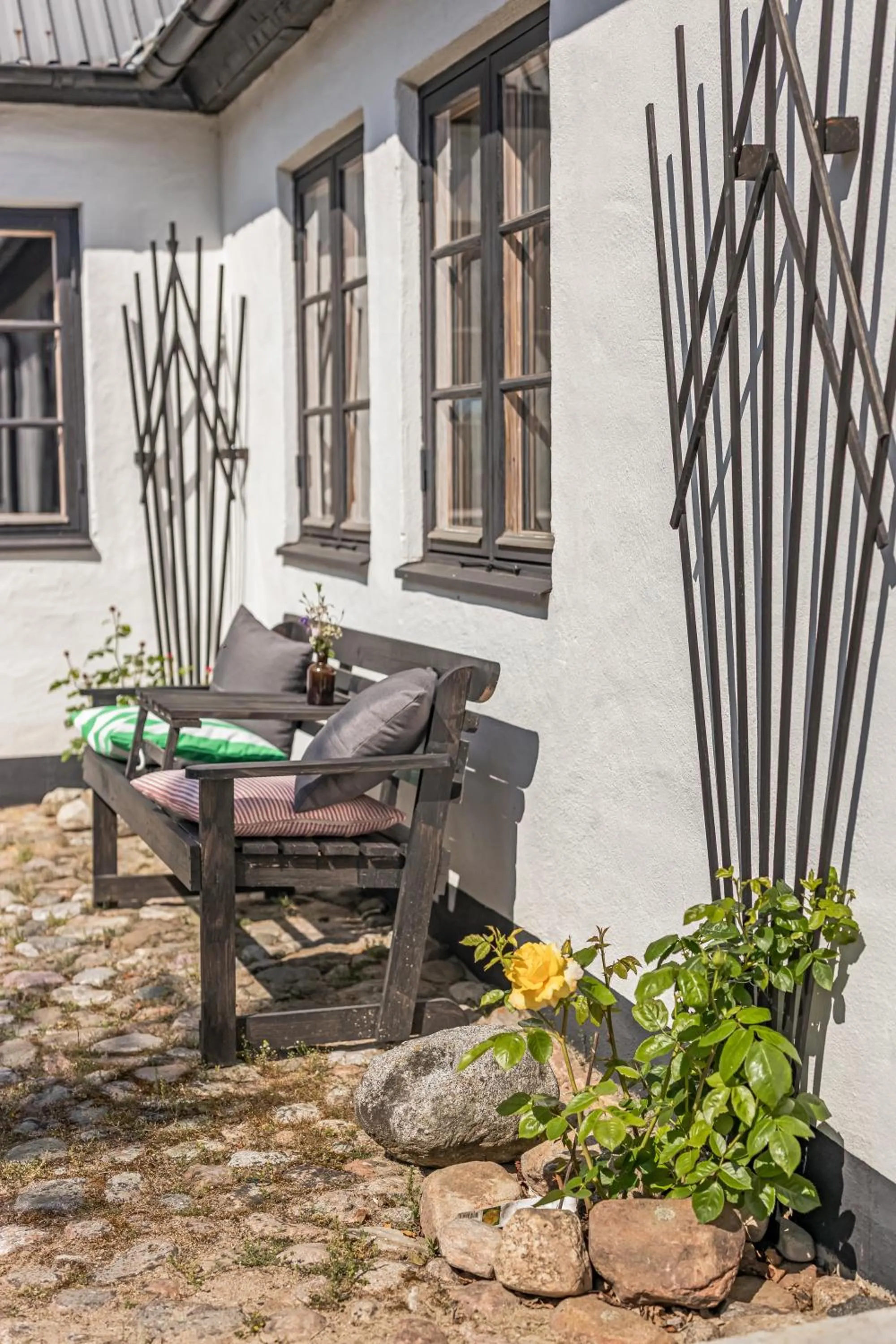 Inner courtyard view in Mellby Atelier på Österlen