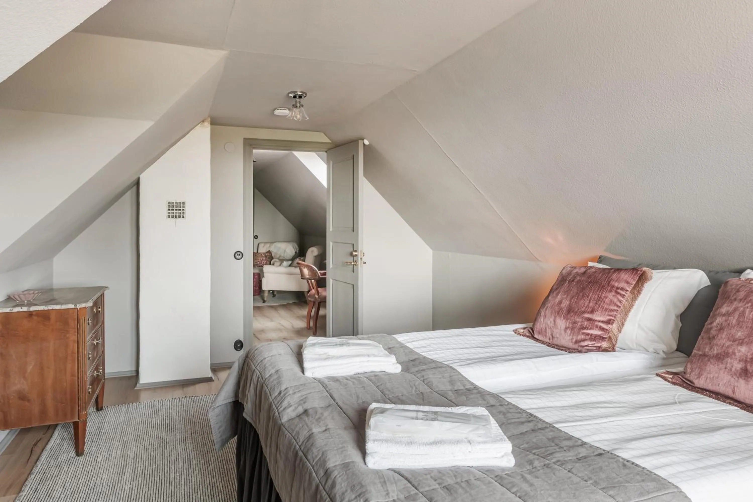 Bedroom, Bed in Mellby Atelier på Österlen