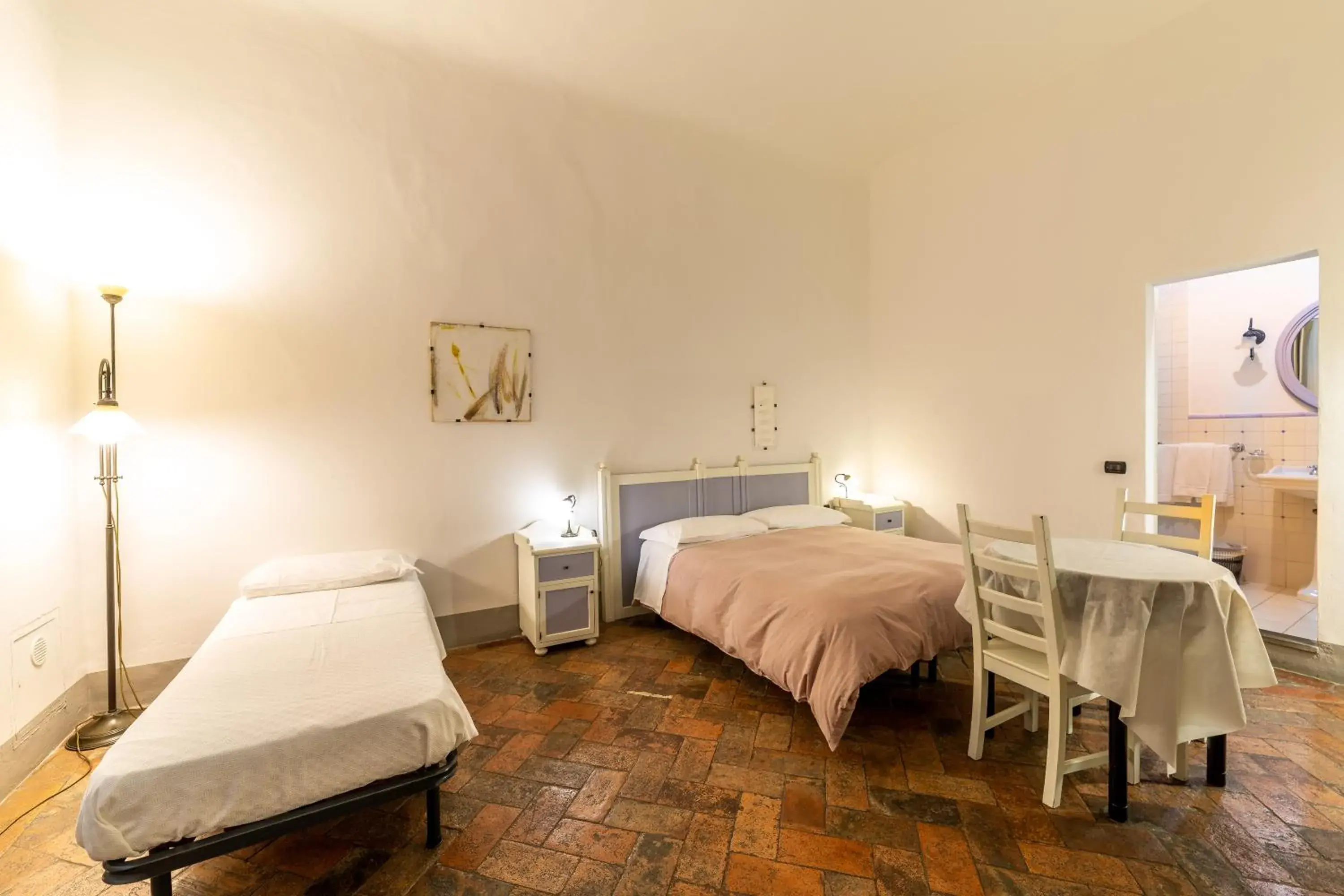 Standard Triple Room in La Residenza del Proconsolo Standard Triple Room in La Residenza del Proconsolo