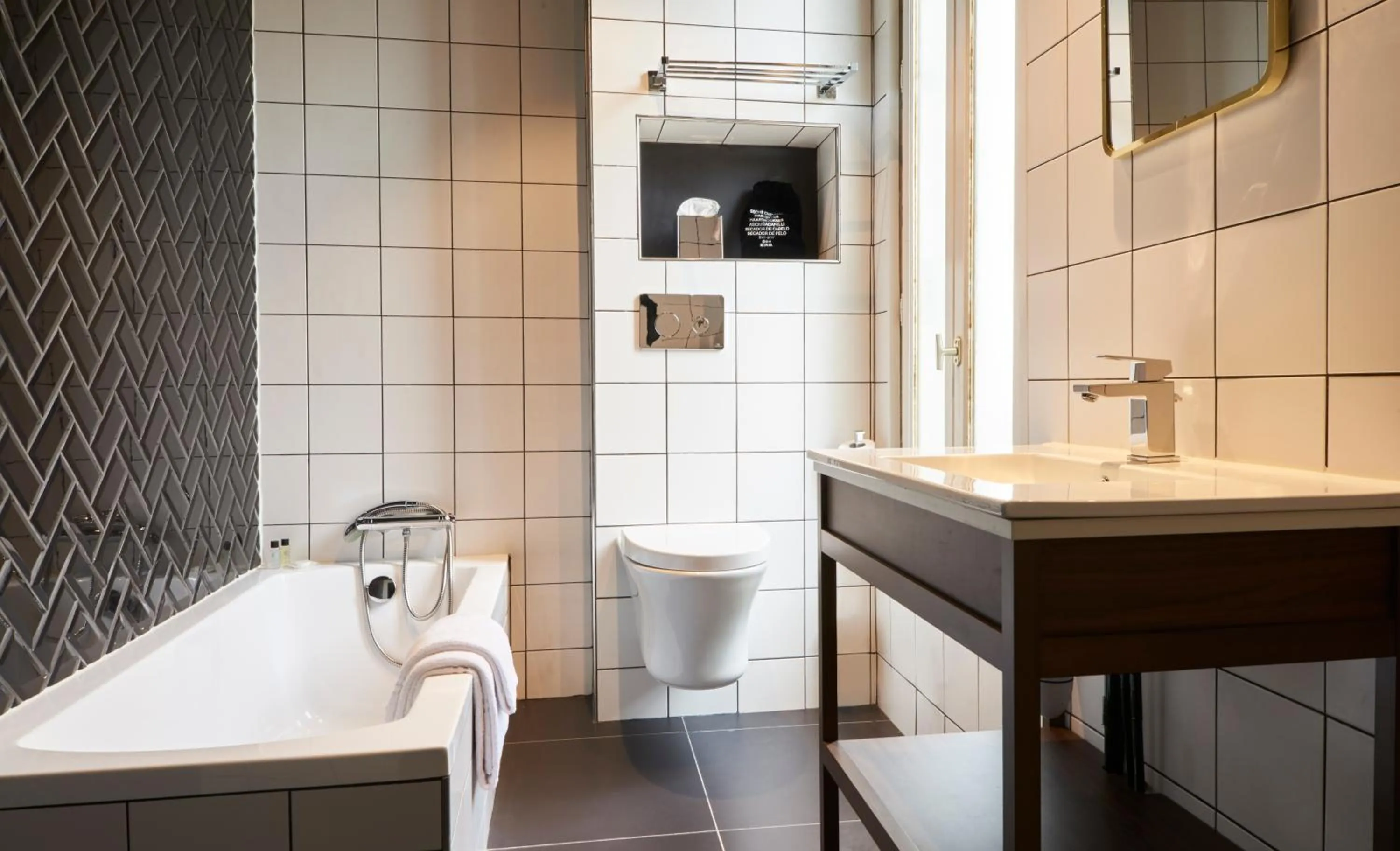 Bedroom in Hotel Konti Bordeaux by HappyCulture