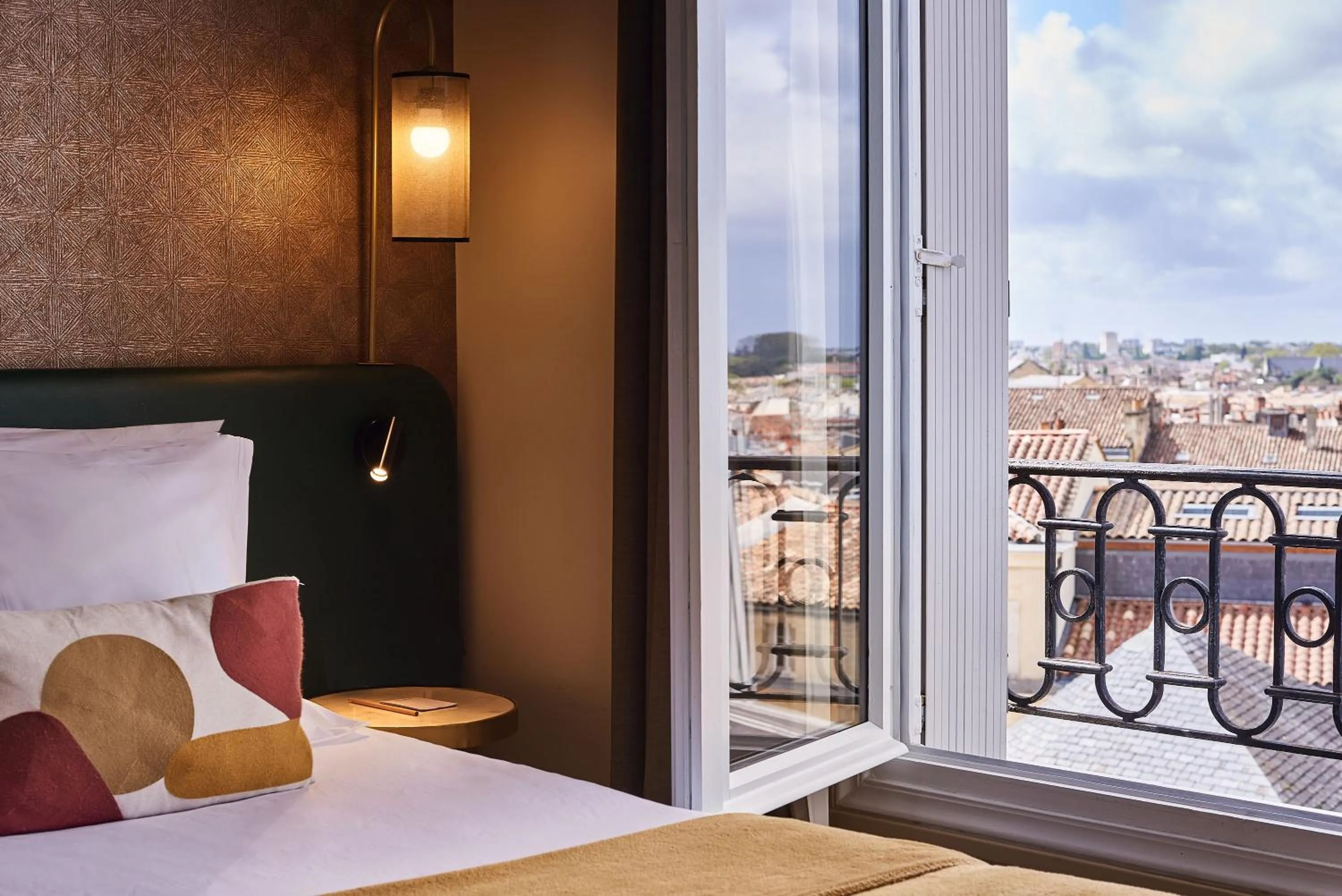 Bed in Hotel Konti Bordeaux by HappyCulture