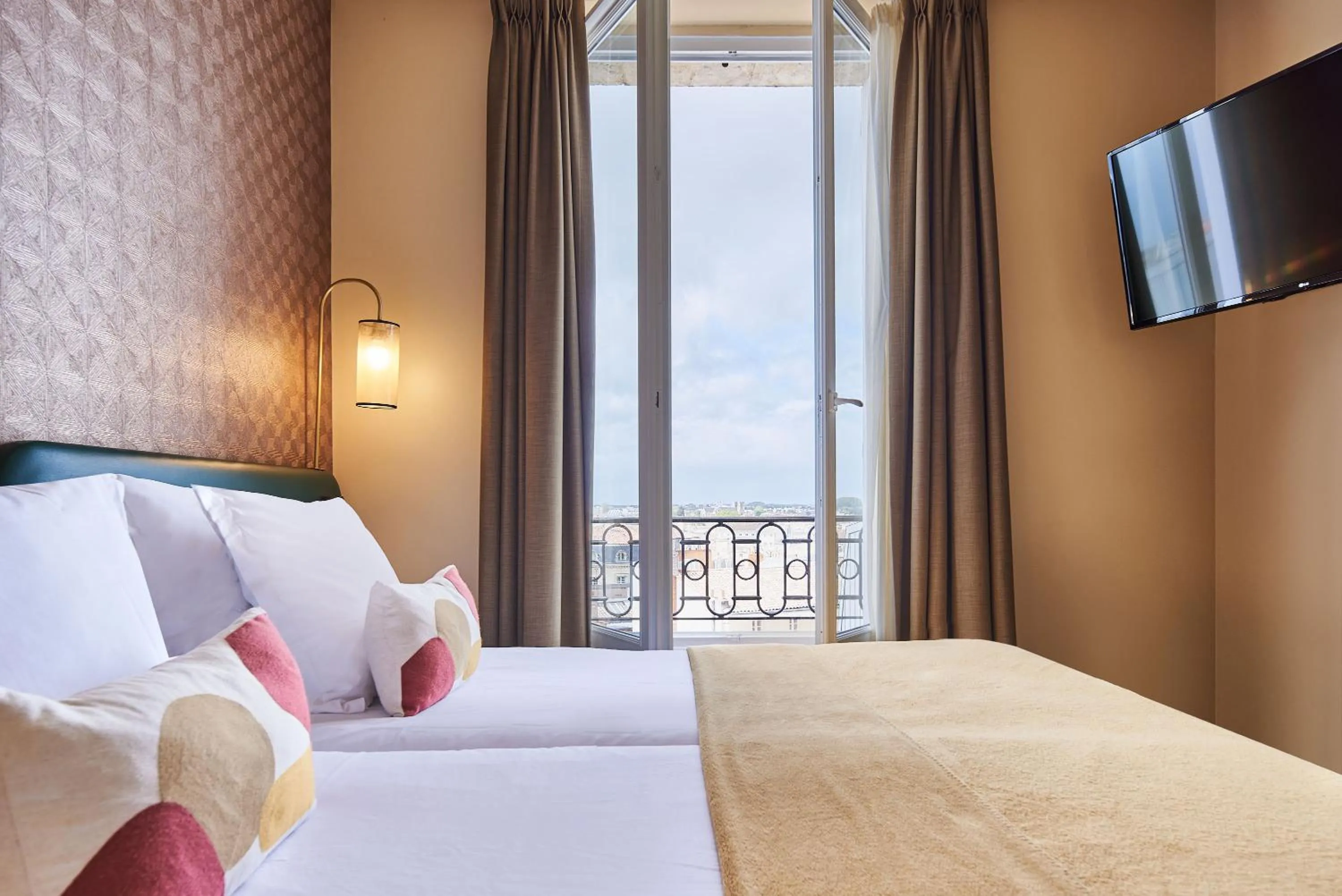 Bed in Hotel Konti Bordeaux by HappyCulture