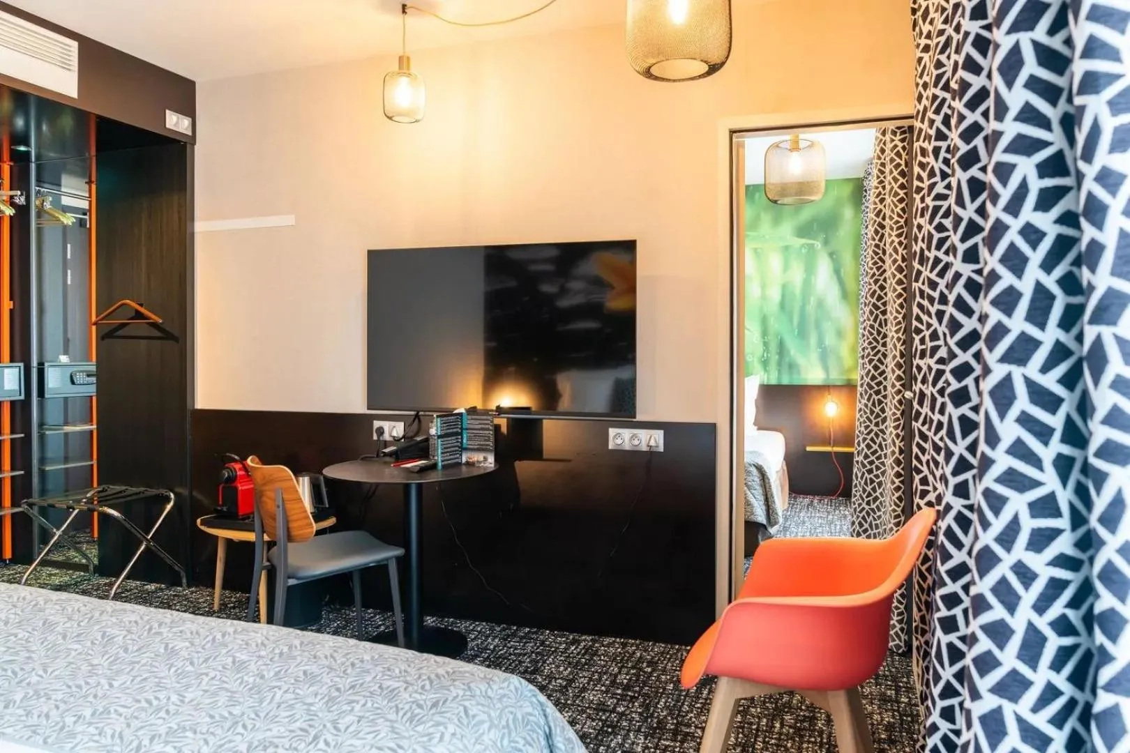 Photo of the whole room, Bed in The Originals Boutique, Hôtel de la Paix, Brest