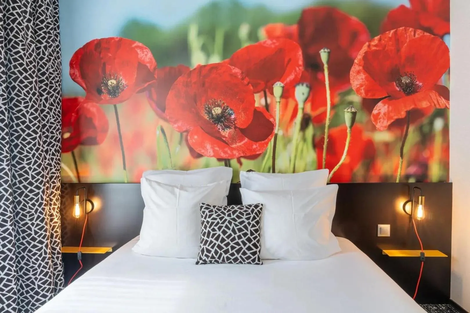Bedroom, Bed in The Originals Boutique, Hôtel de la Paix, Brest