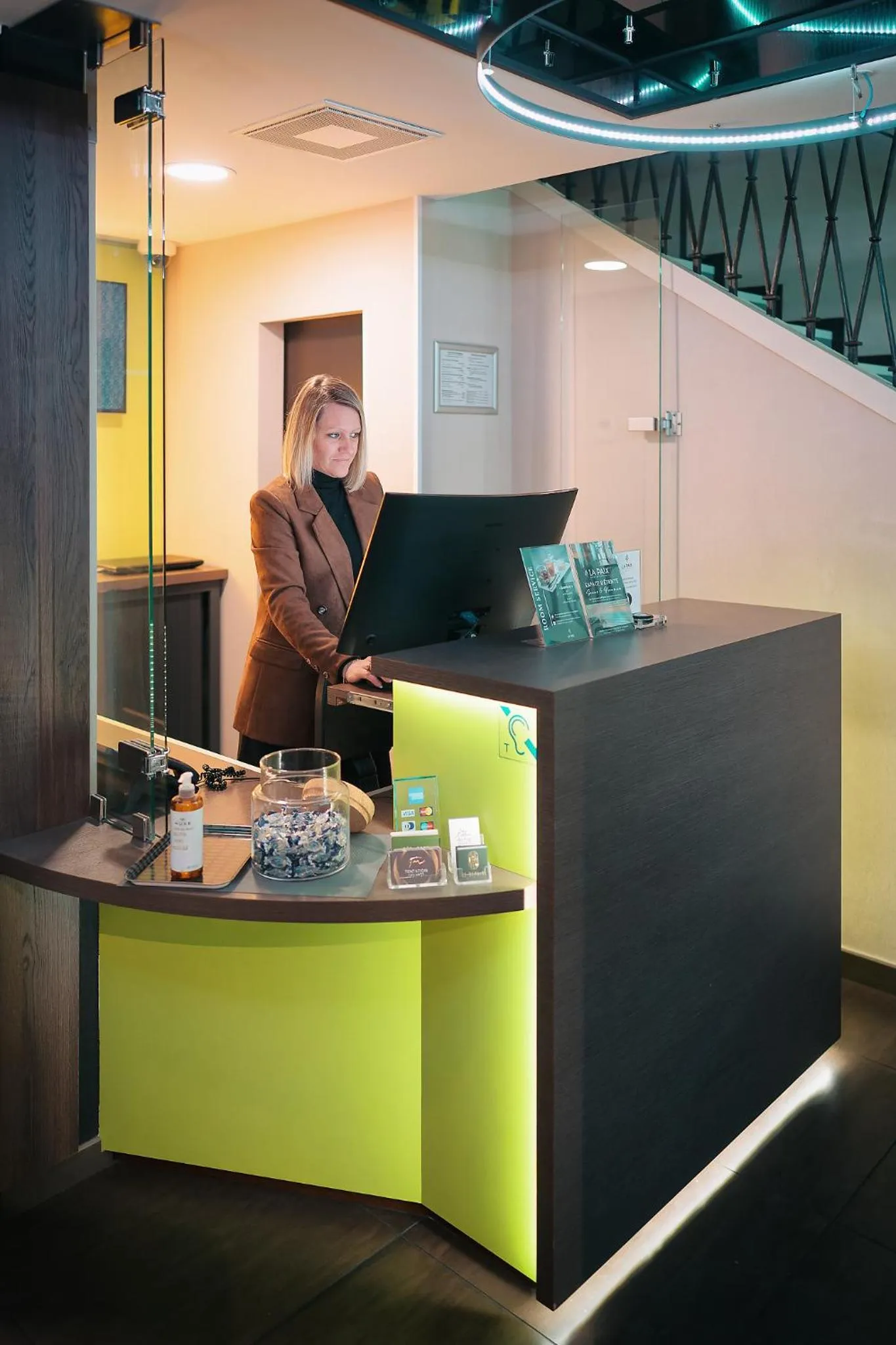 Lobby or reception in The Originals Boutique, Hôtel de la Paix, Brest
