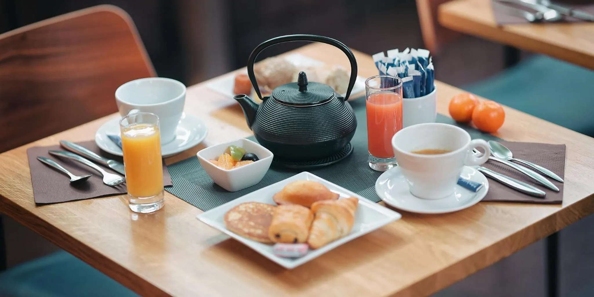 Breakfast in The Originals Boutique, Hôtel de la Paix, Brest