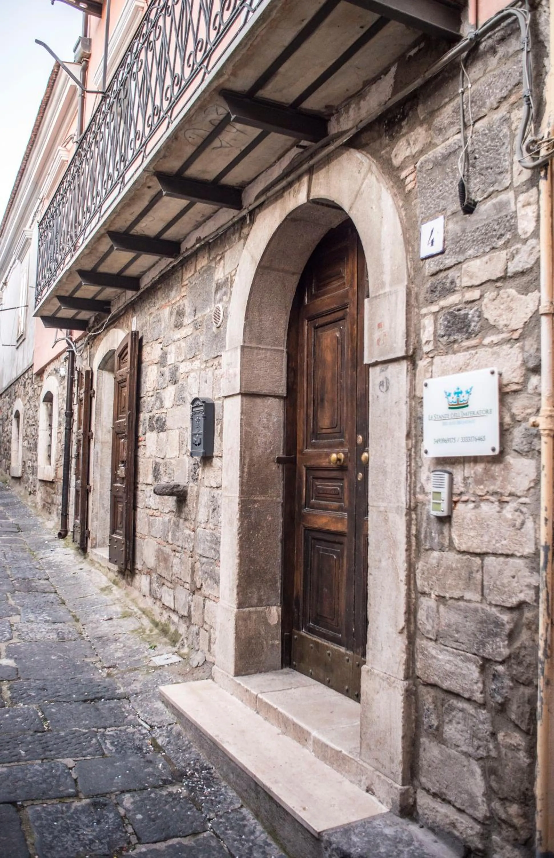 Facade/entrance in Le Stanze Dell'Imperatore B&B