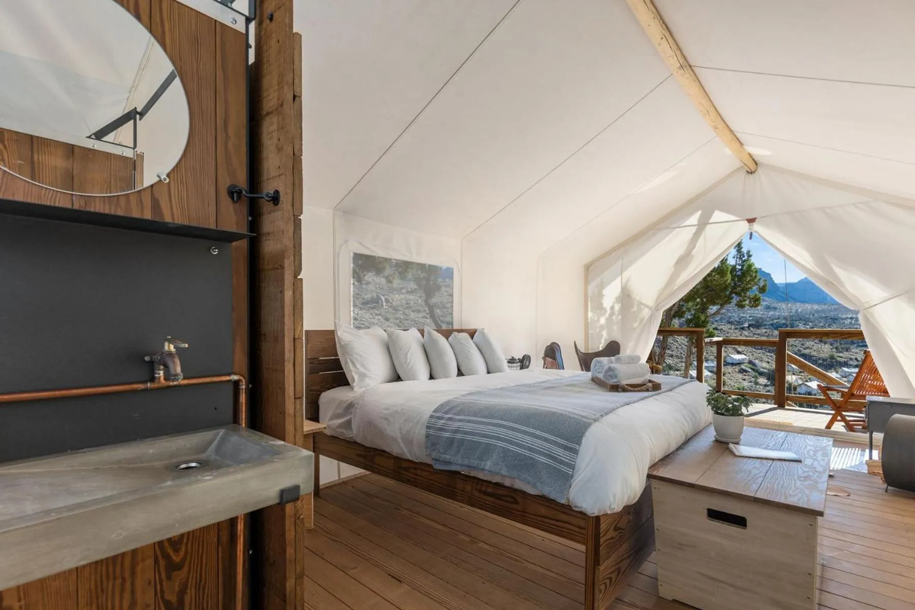 Bathroom, Bed in Under Canvas Zion