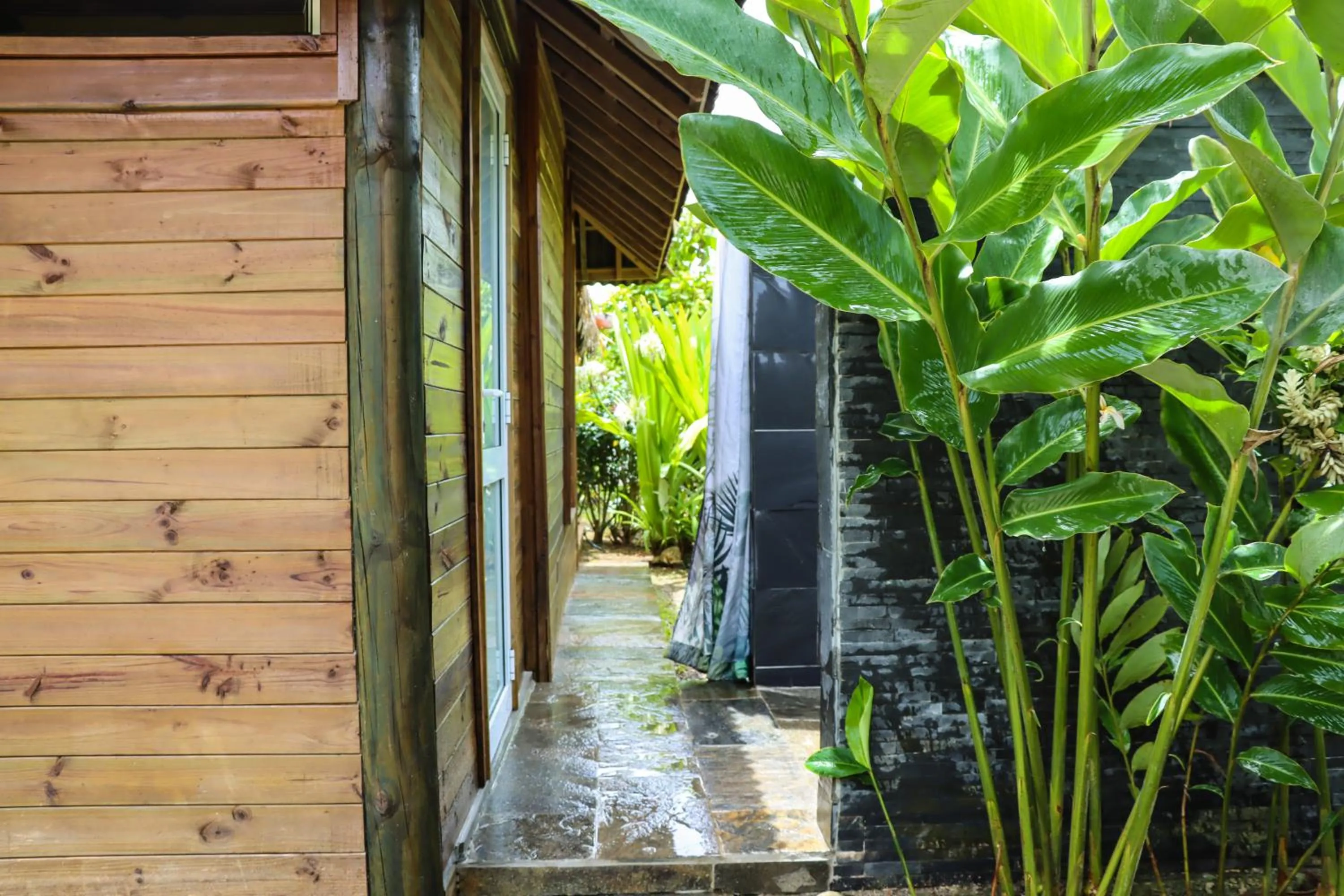 Shower in Bungalow Bali Hai