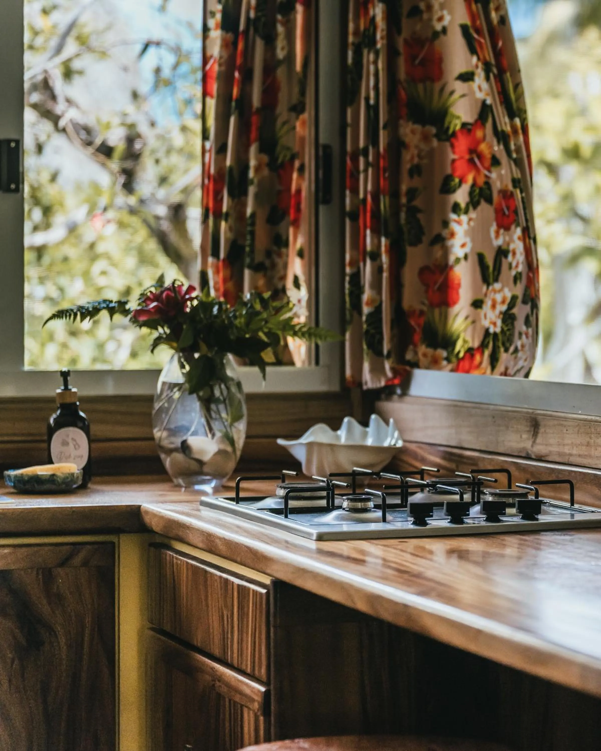 Kitchen or kitchenette in Bungalow Bali Hai