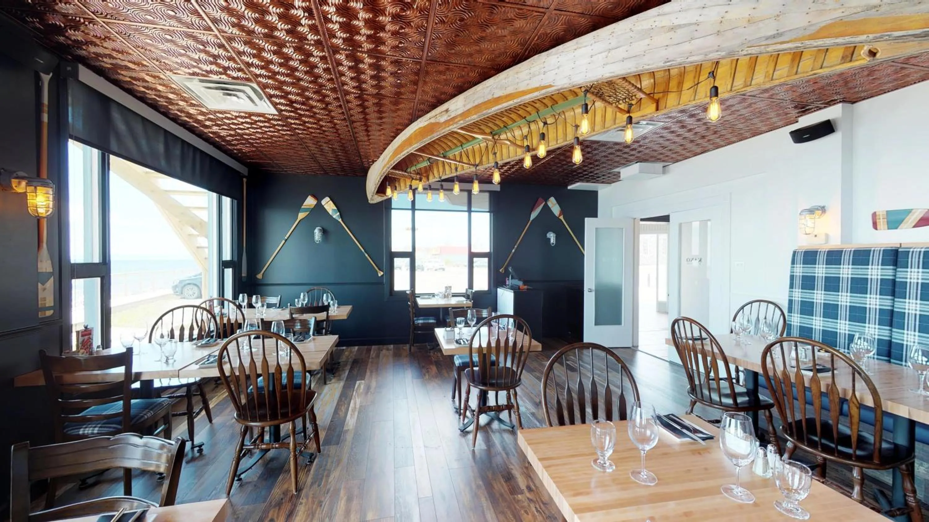 Restaurant/places to eat in Riotel Bonaventure