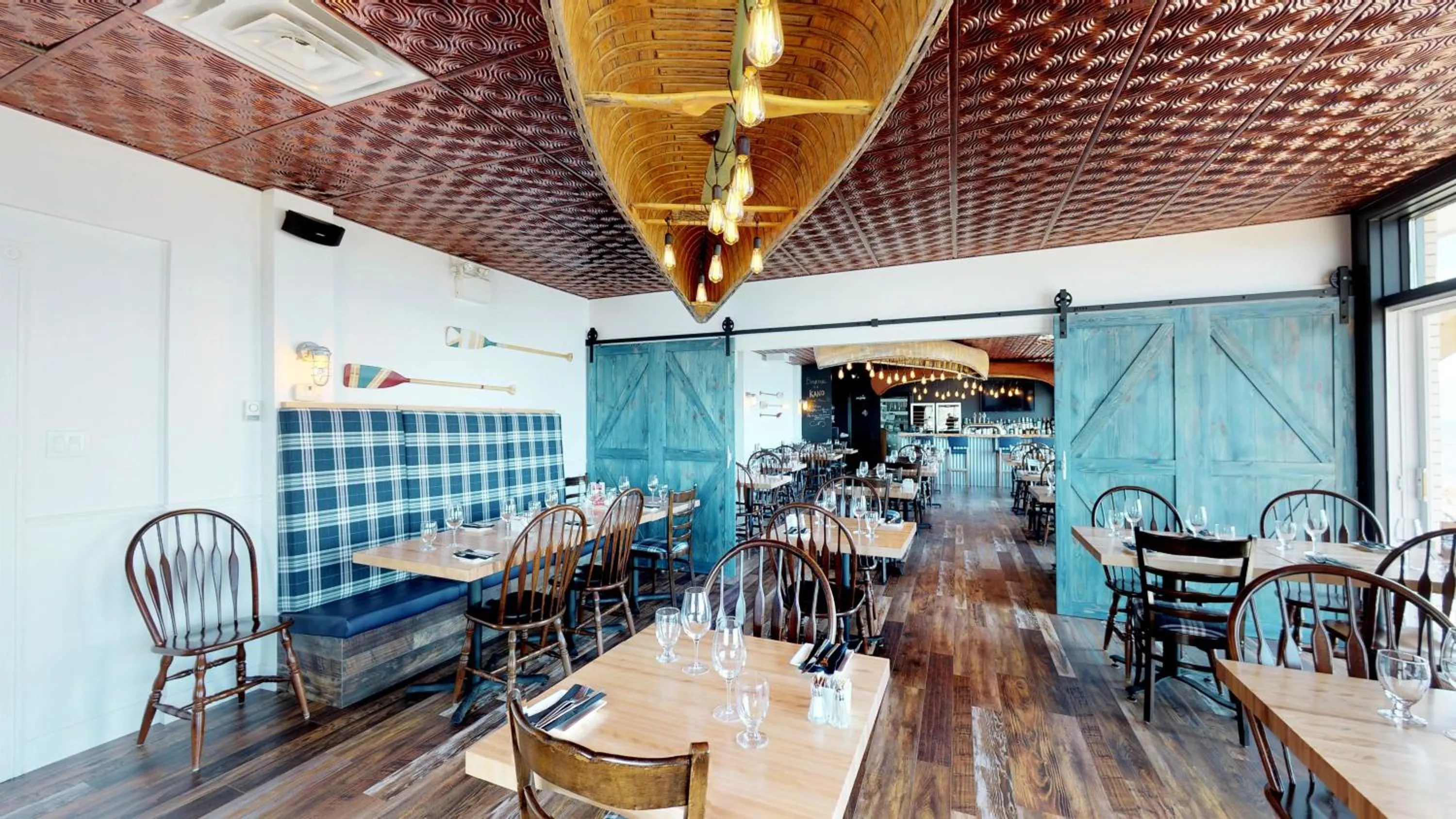 Restaurant/places to eat in Riotel Bonaventure