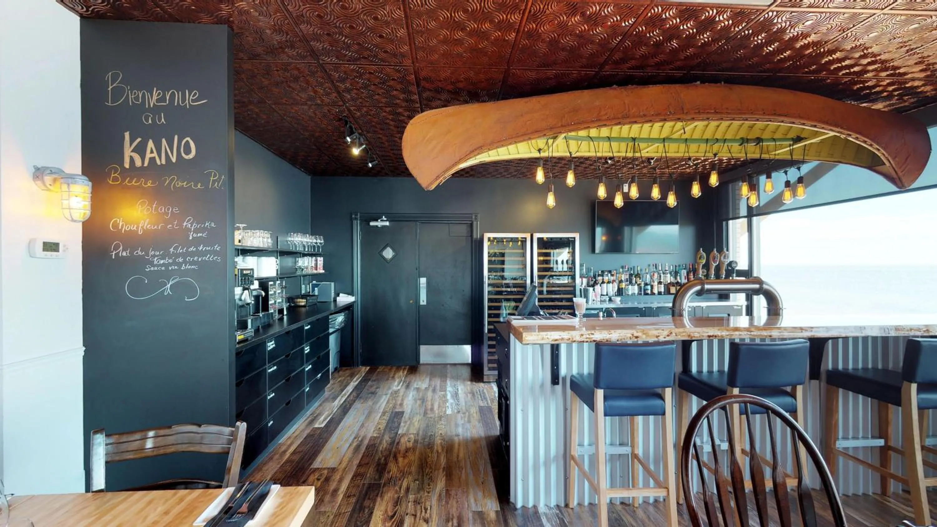 Restaurant/places to eat in Riotel Bonaventure