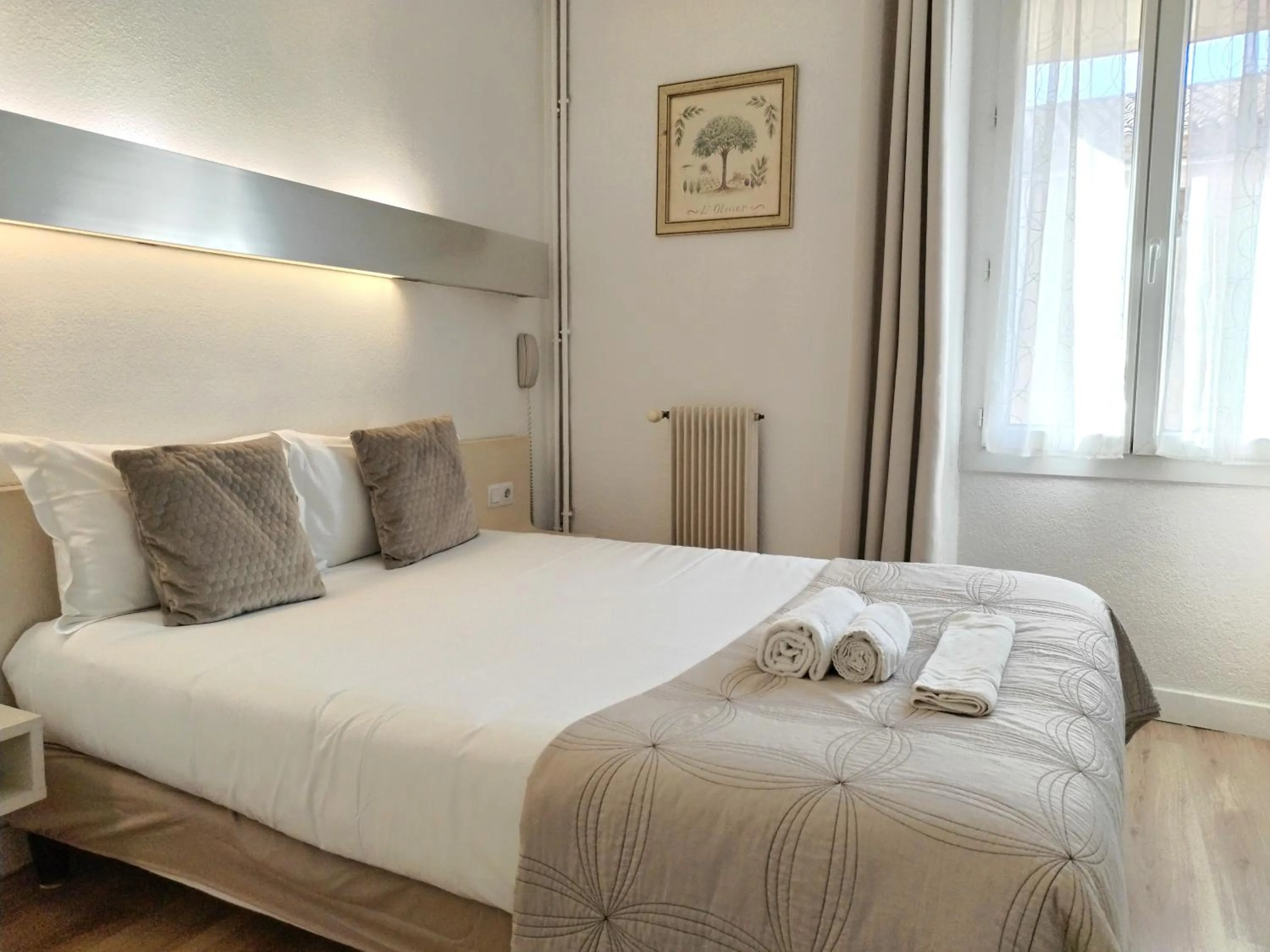 Bedroom, Bed in Logis Hôtel La Bastide d'Entraigues