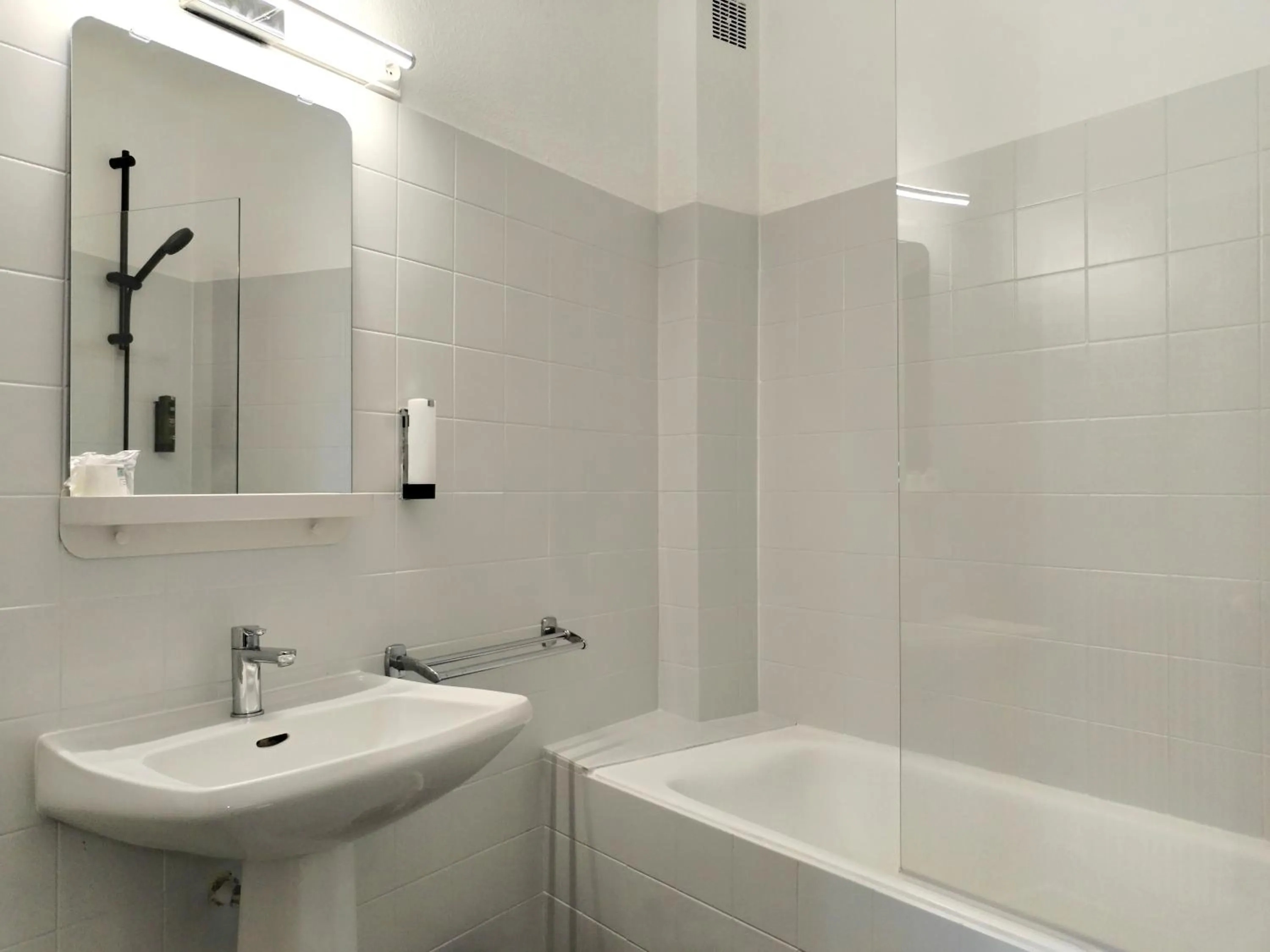 Bathroom in Logis Hôtel La Bastide d'Entraigues