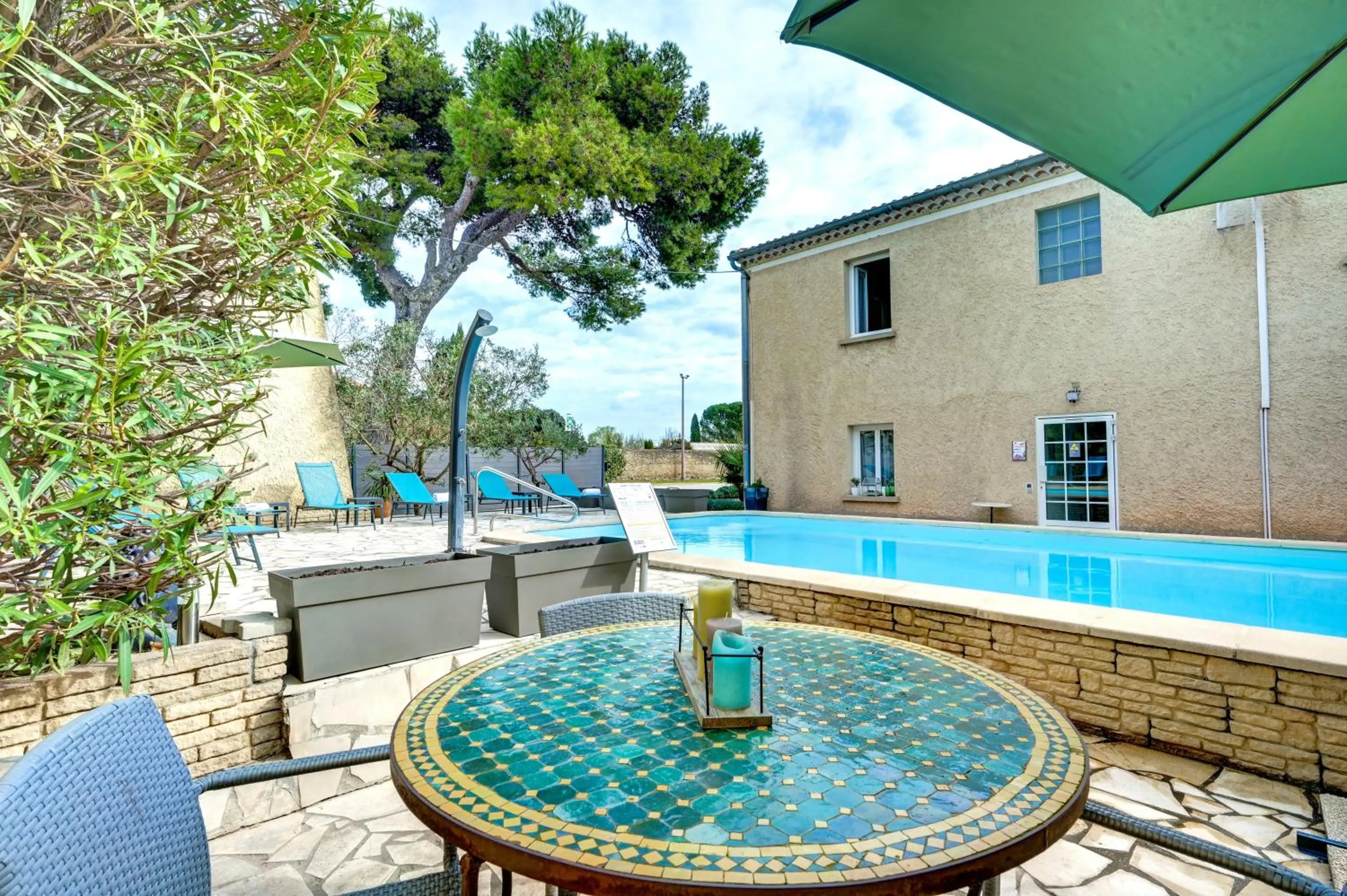 Swimming pool in Logis Hôtel La Bastide d'Entraigues