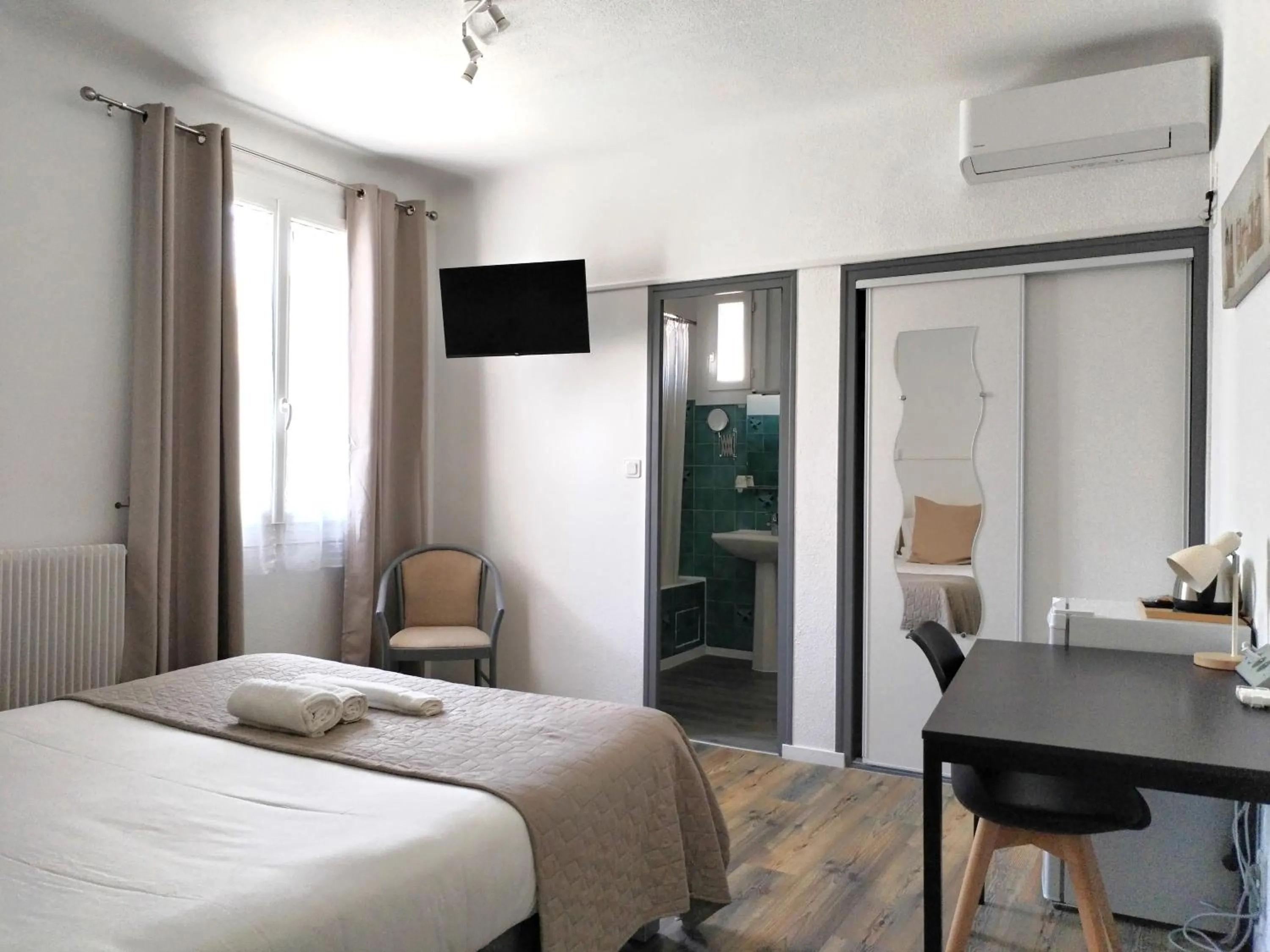 Bedroom, Bed in Logis Hôtel La Bastide d'Entraigues