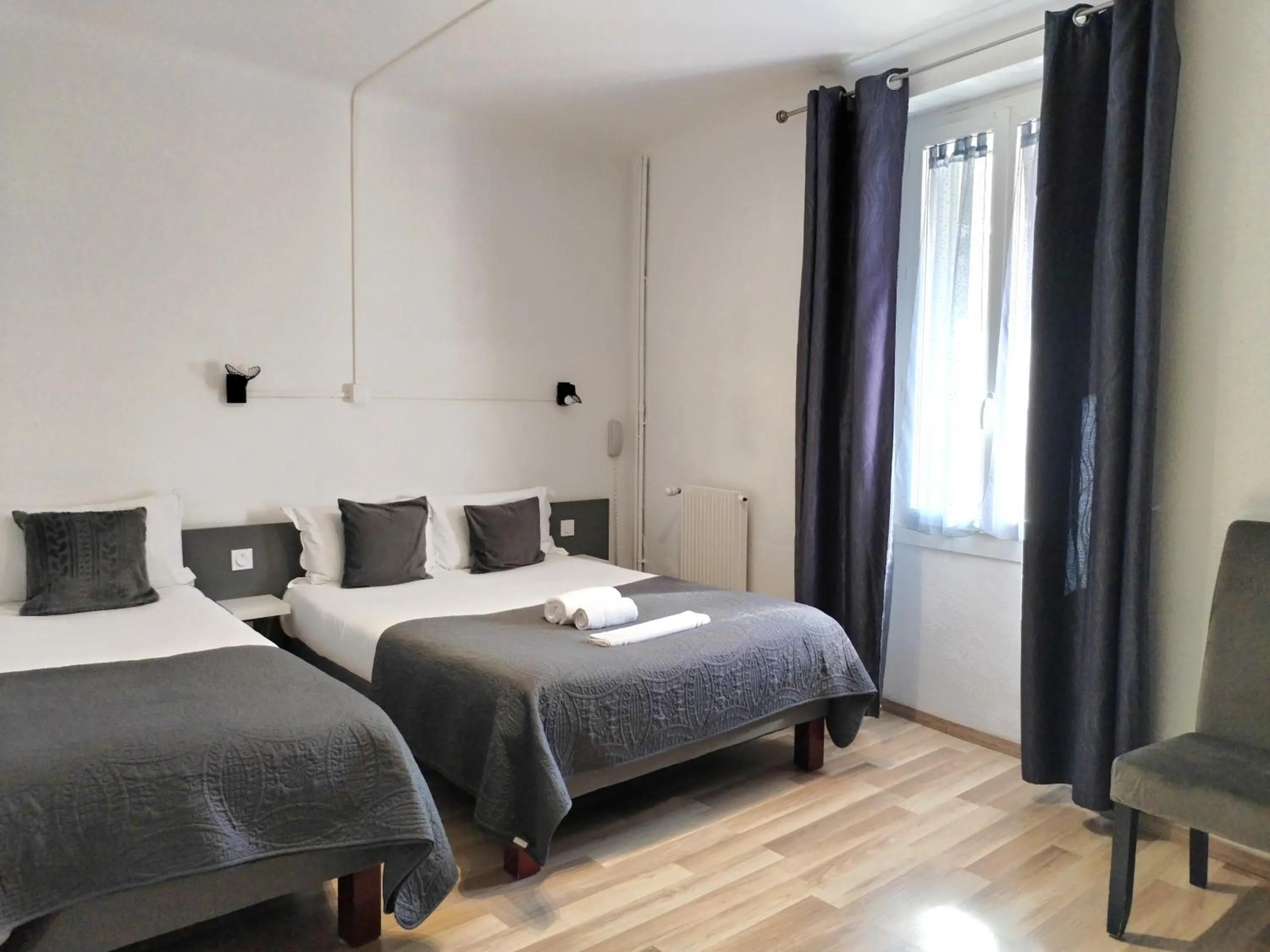 Coffee/tea facilities, Bed in Logis Hôtel La Bastide d'Entraigues