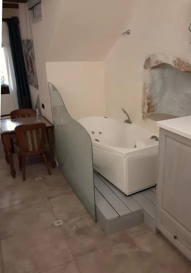 Hot Tub in Hamam Oriental Suites