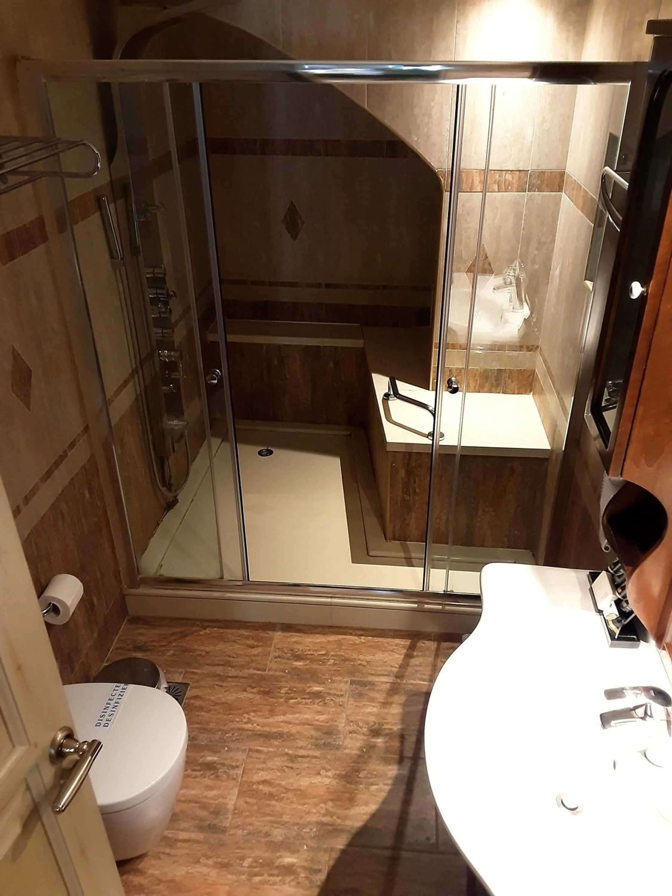 Shower in Hamam Oriental Suites