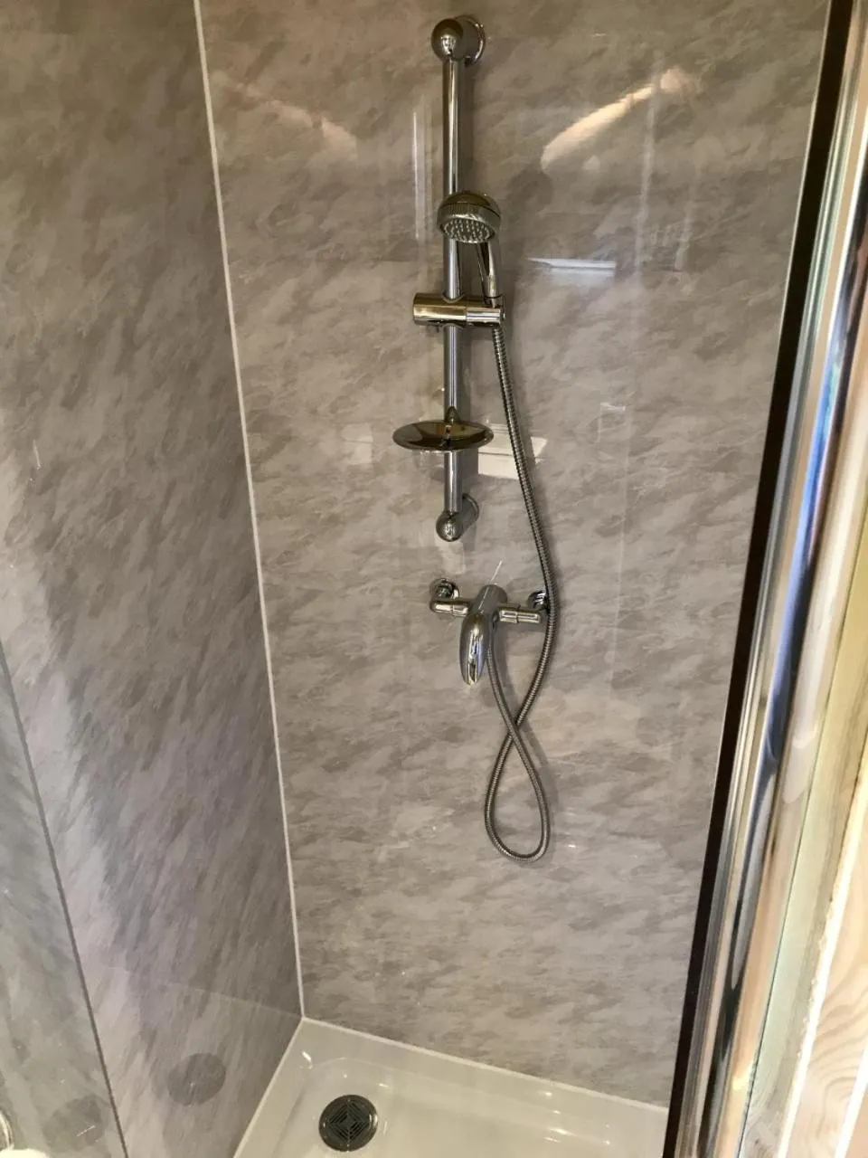 Bathroom in Highland Bear Lodge & Luxury Bear Huts