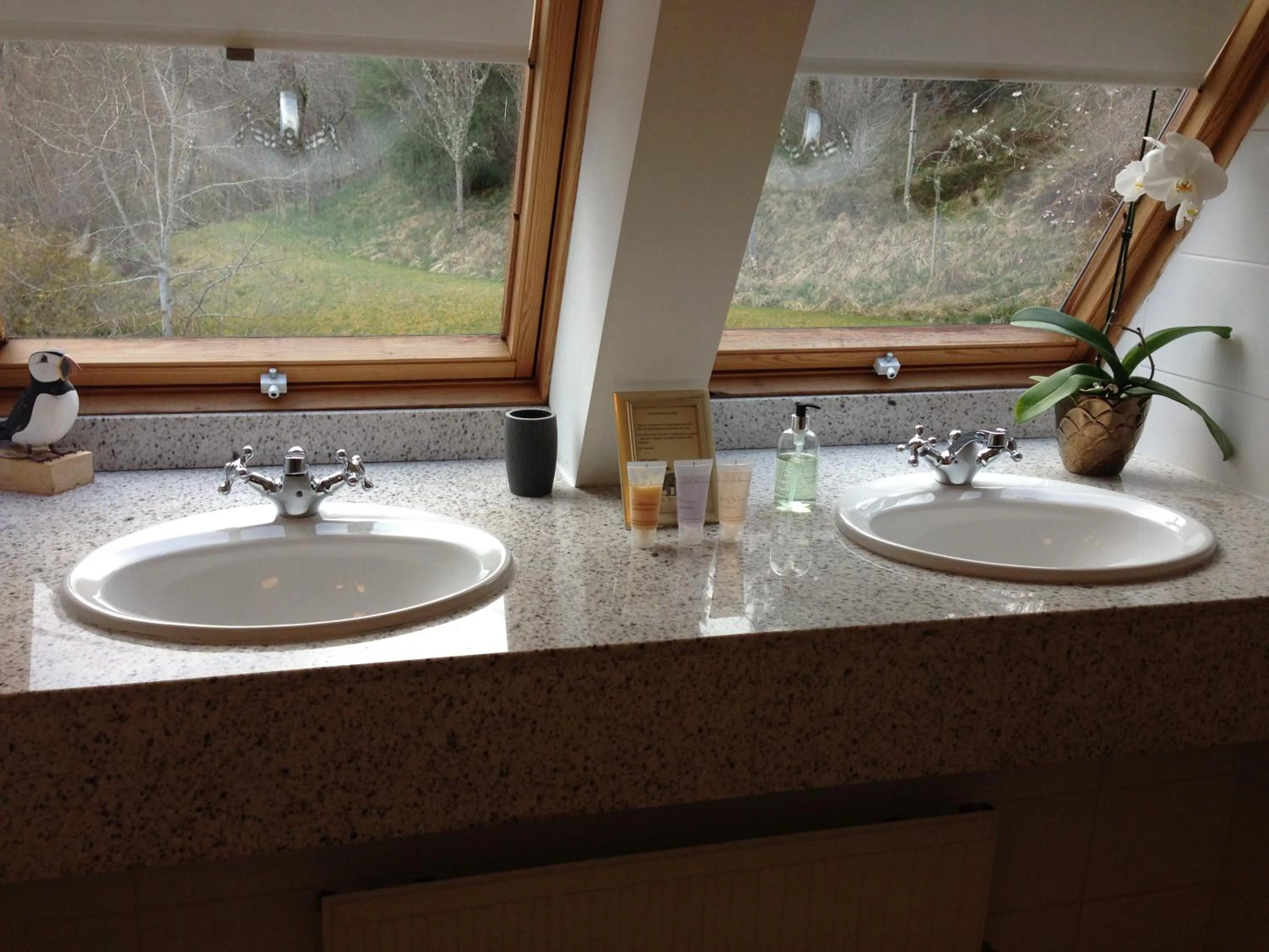 Bathroom in Highland Bear Lodge & Luxury Bear Huts