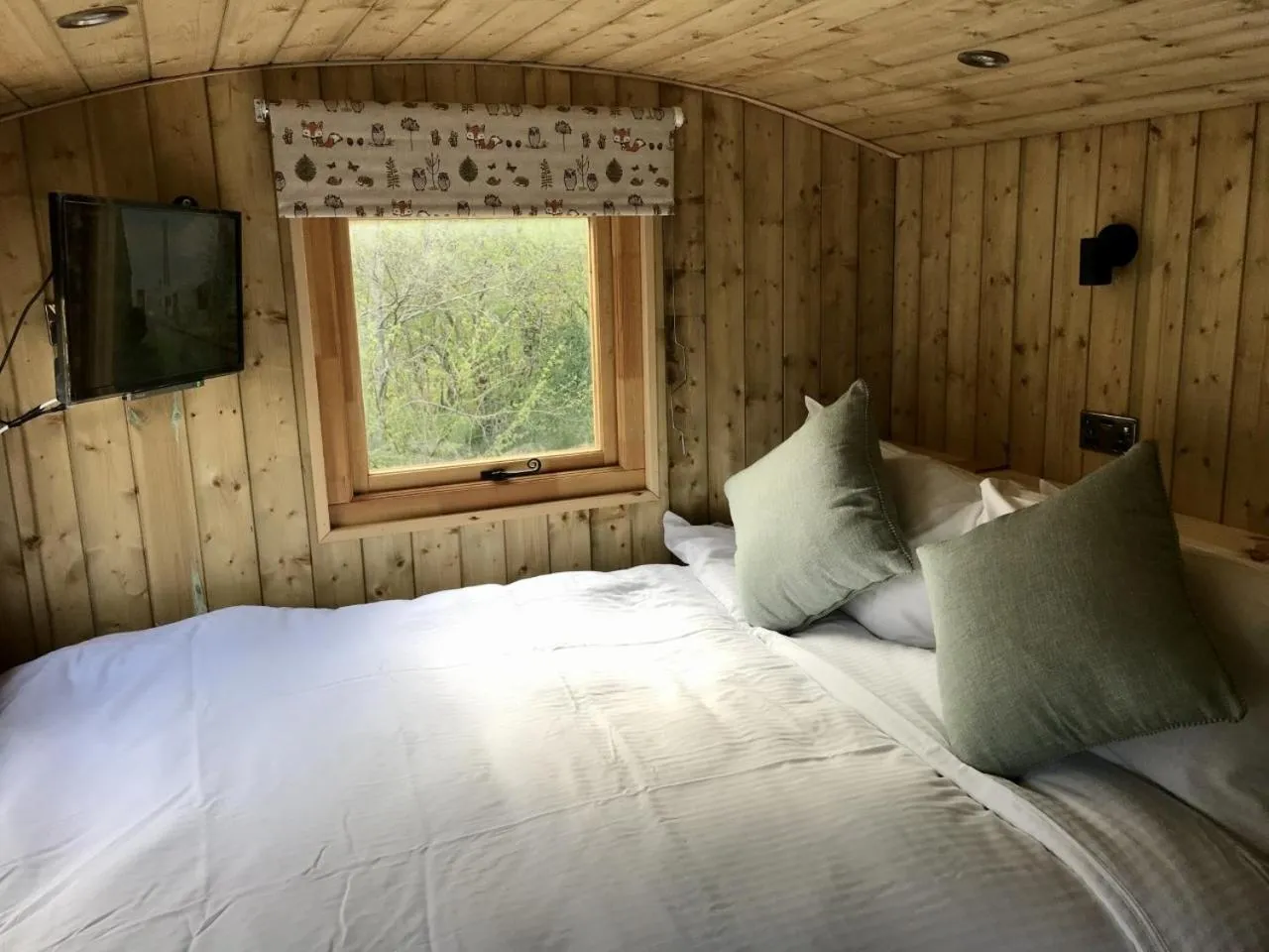 Bed in Highland Bear Lodge & Luxury Bear Huts