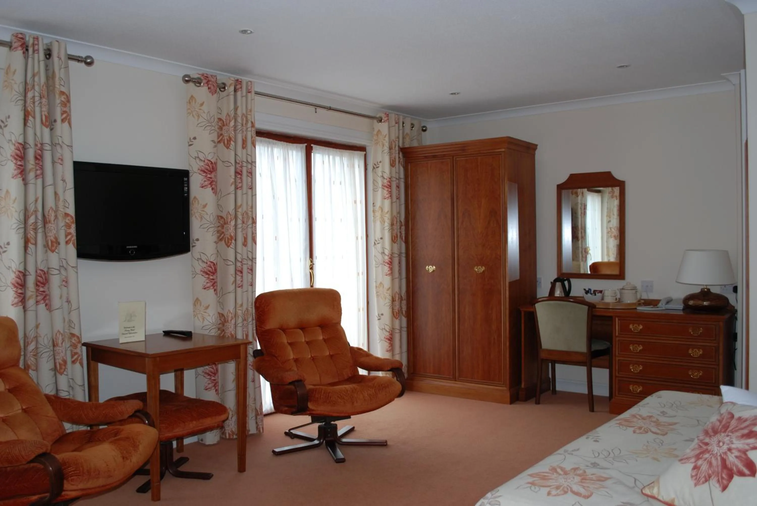 Seating area, Bed in The Priory Hotel