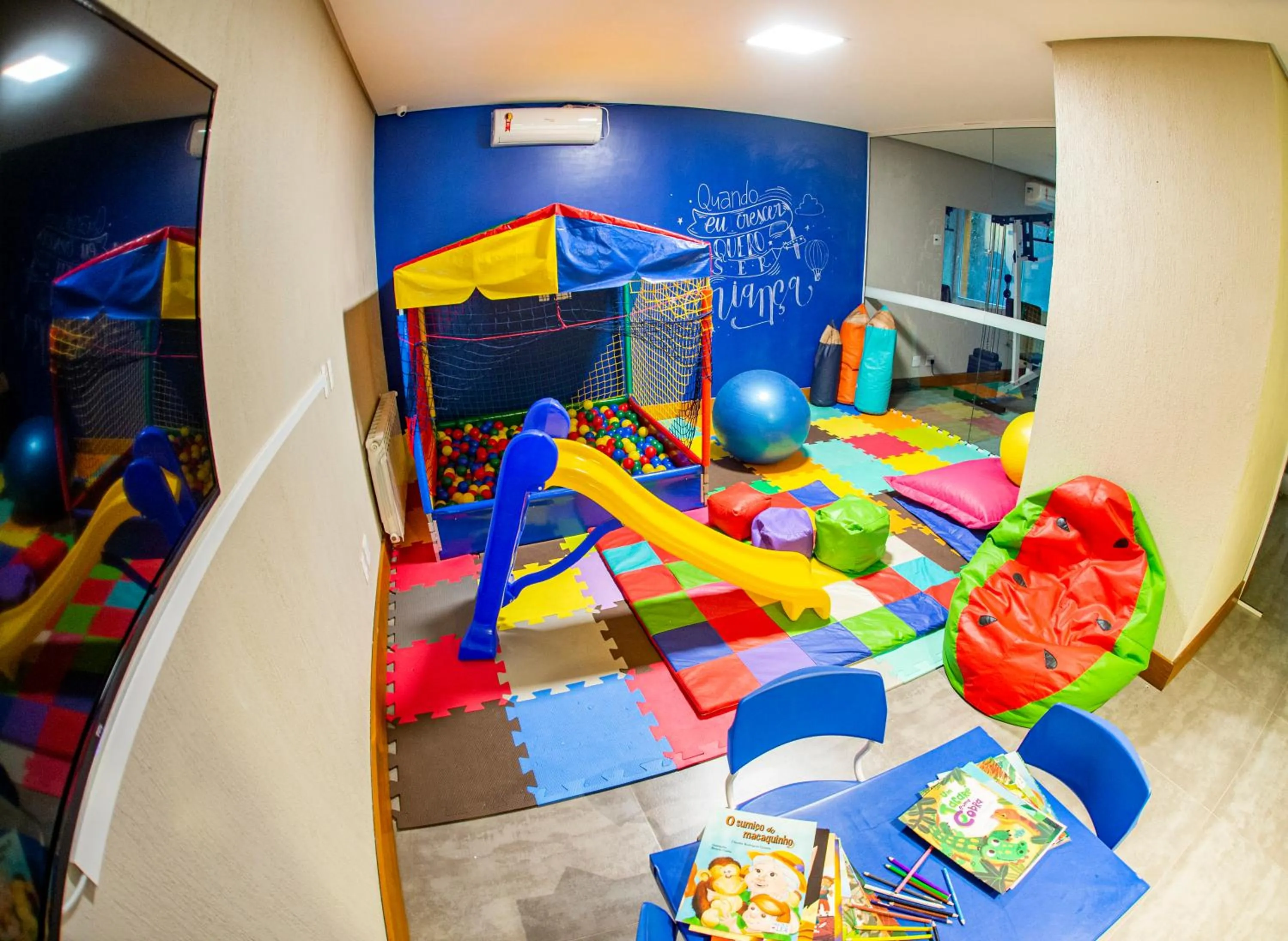 children in Hotel Refugio da Montanha