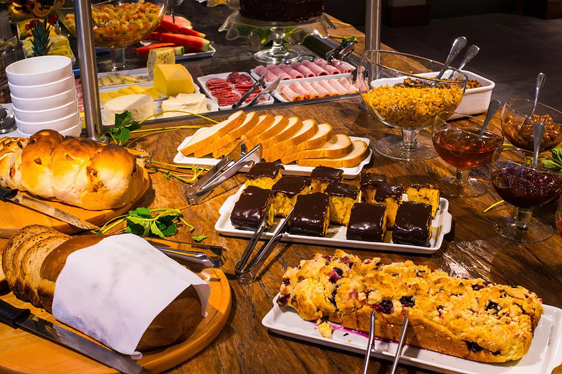 Buffet breakfast in Hotel Refugio da Montanha