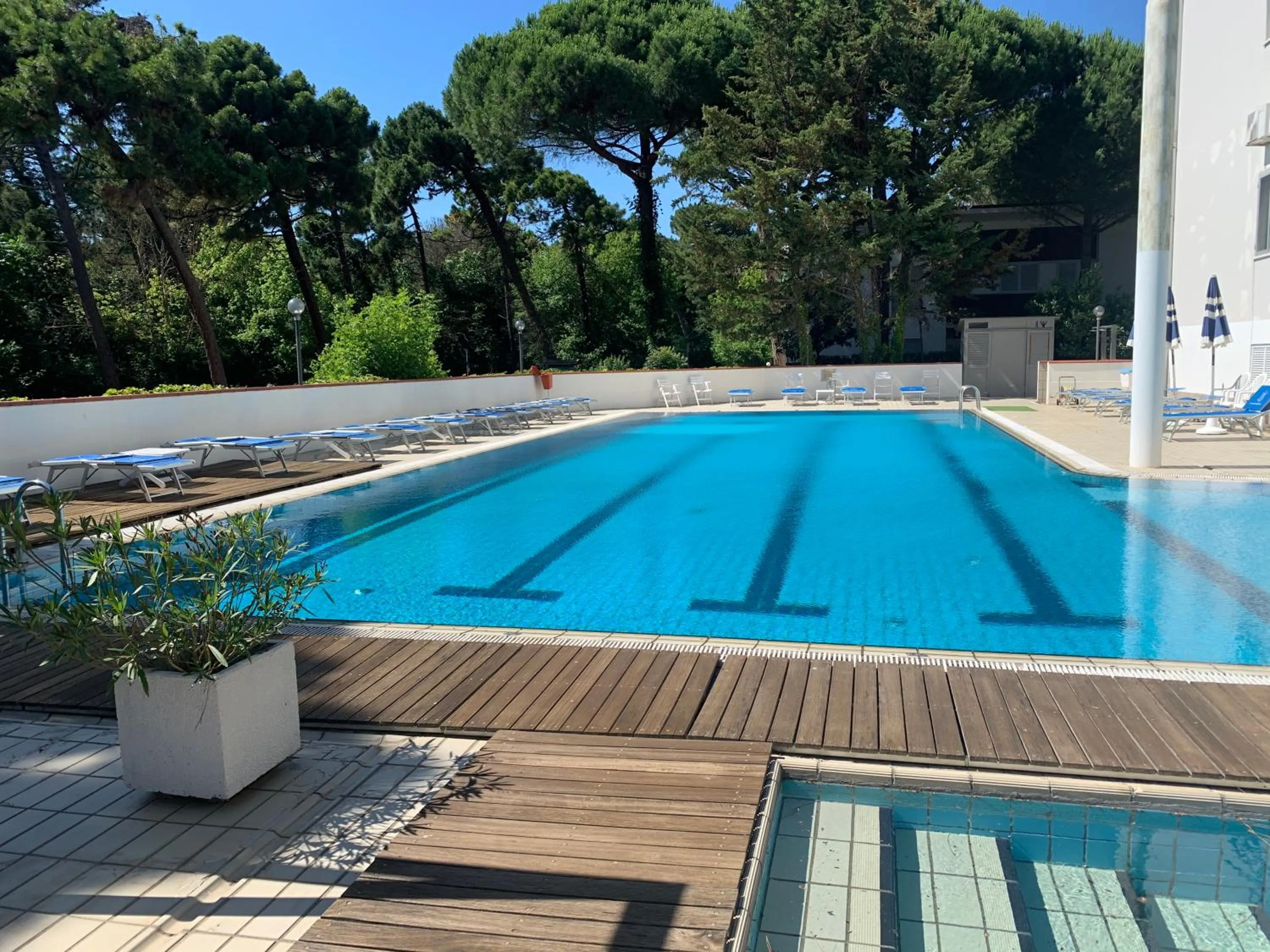 Swimming pool in G&D Hotel Deanna Pool&Brunch