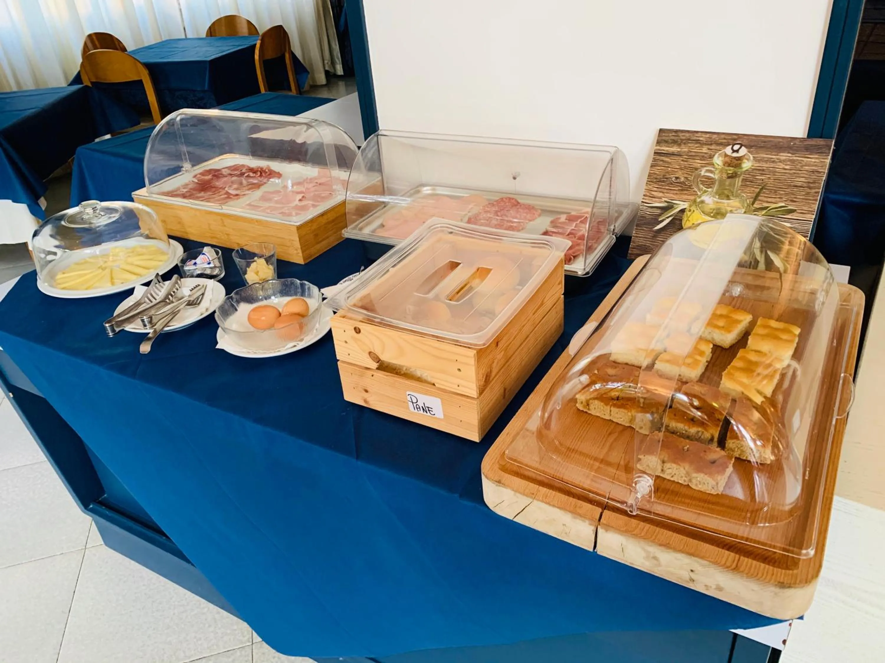 Restaurant/places to eat in G&D Hotel Deanna Pool&Brunch