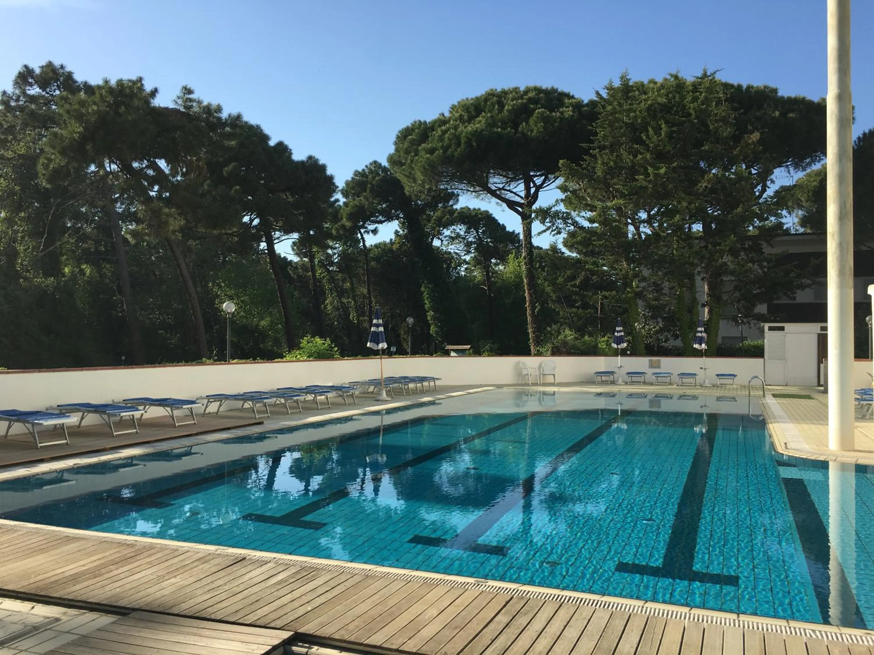 Swimming pool in G&D Hotel Deanna Pool&Brunch