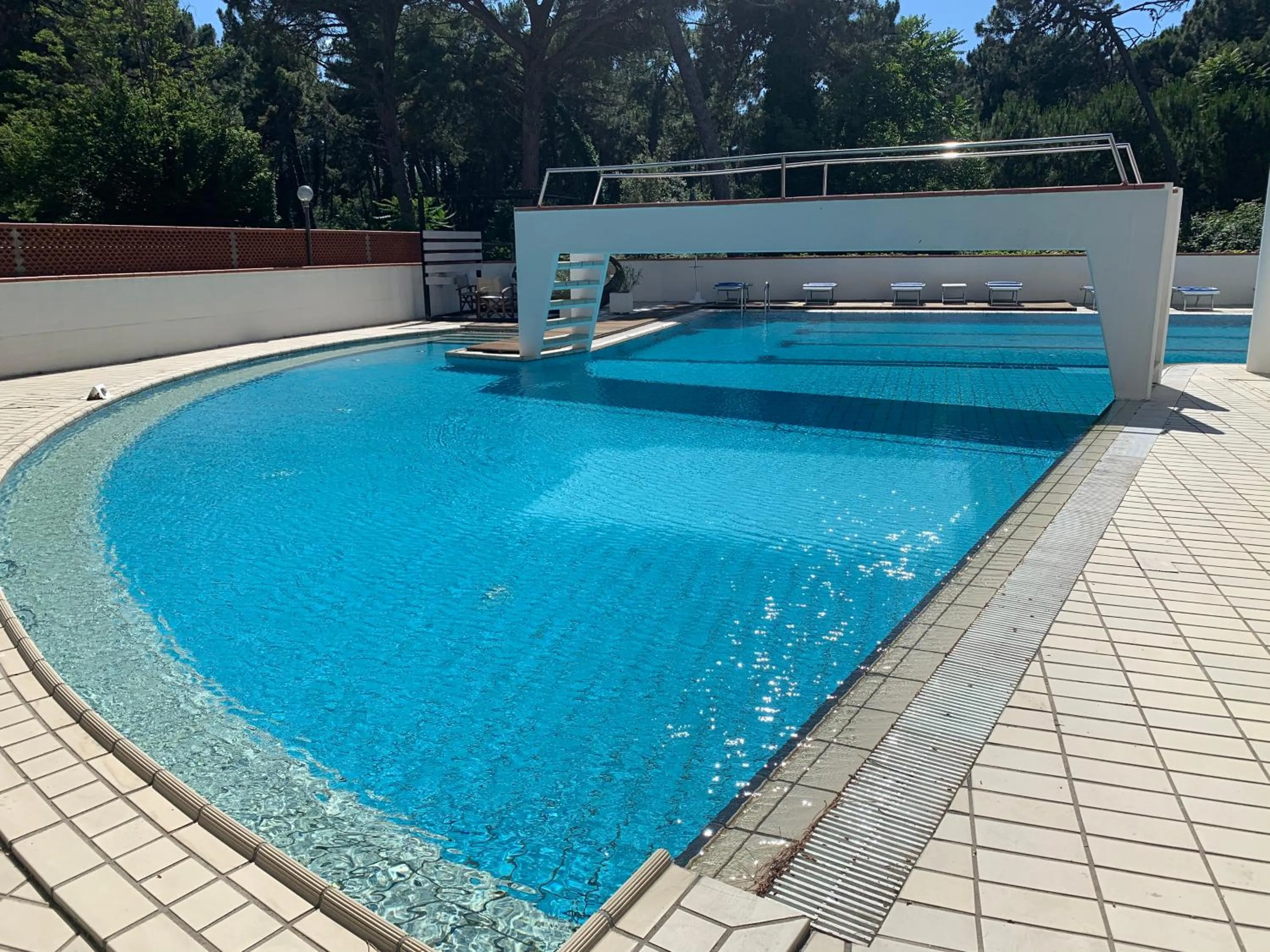 Swimming pool in G&D Hotel Deanna Pool&Brunch