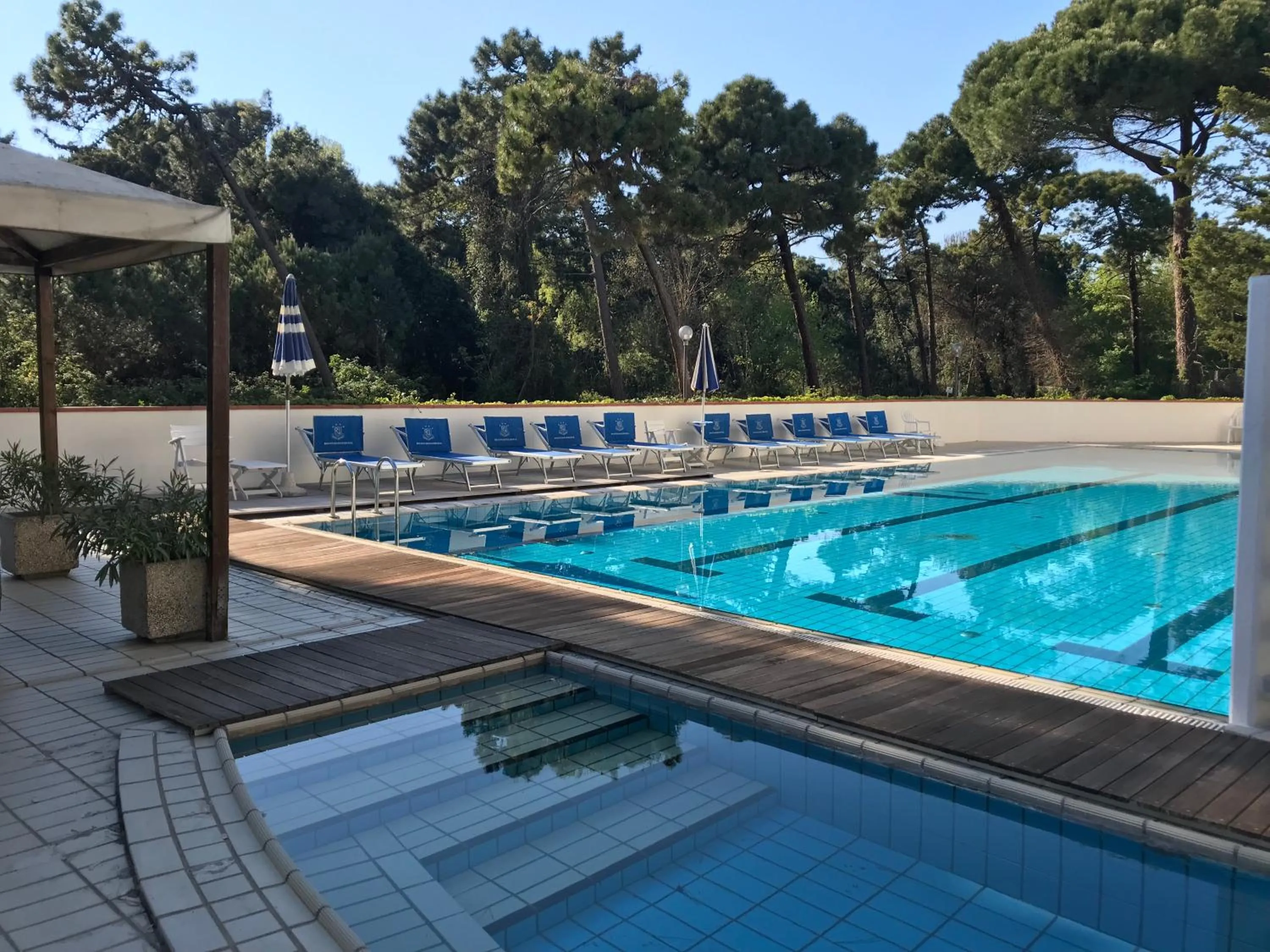 Swimming pool in G&D Hotel Deanna Pool&Brunch