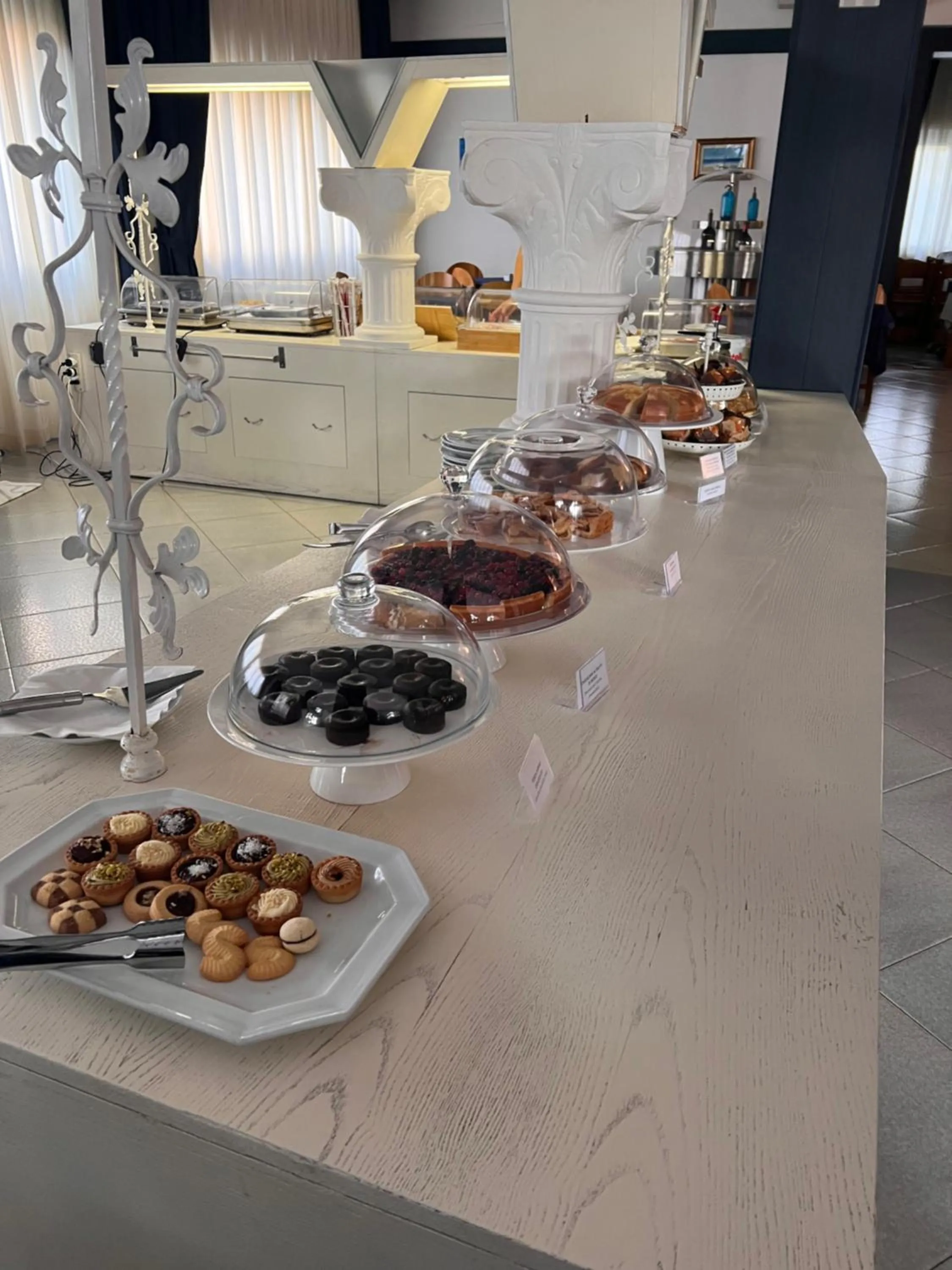 Food and drinks in G&D Hotel Deanna Pool&Brunch