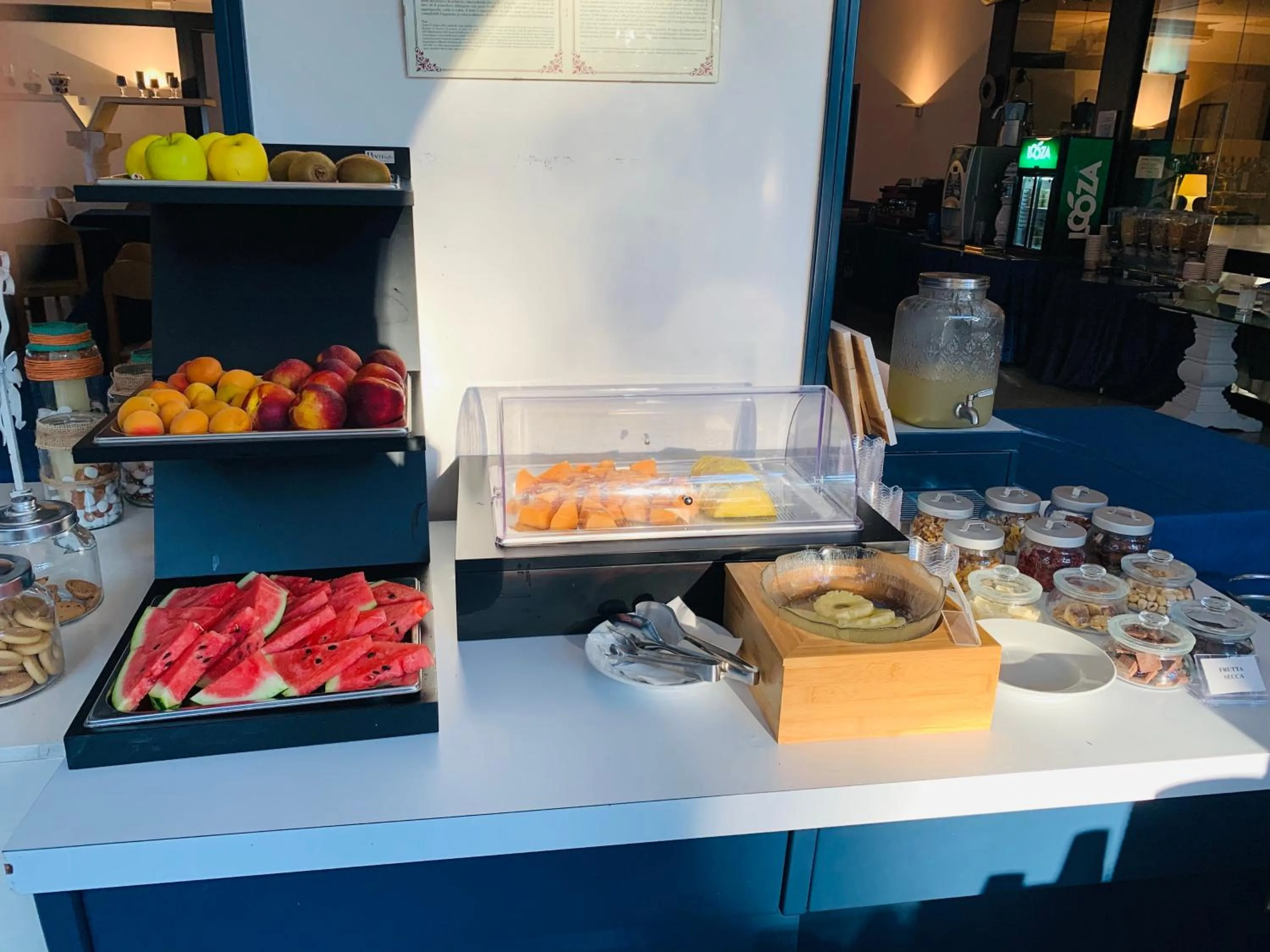 Restaurant/places to eat in G&D Hotel Deanna Pool&Brunch