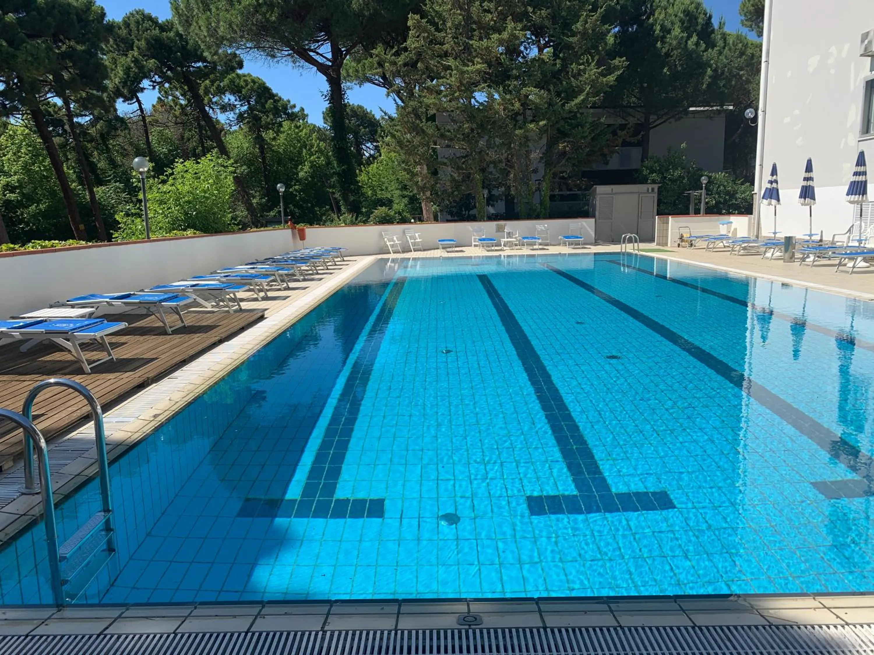 Swimming pool in G&D Hotel Deanna Pool&Brunch