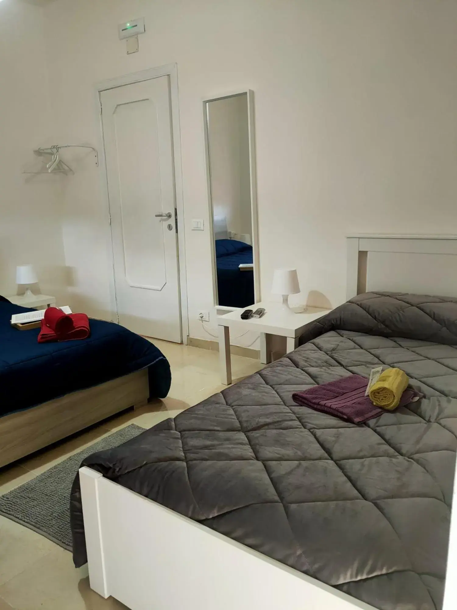 Triple Room with Private Bathroom - single occupancy in Bed and fly Aeroporto Catania Triple Room with Private Bathroom - single occupancy in Bed and fly Aeroporto Catania