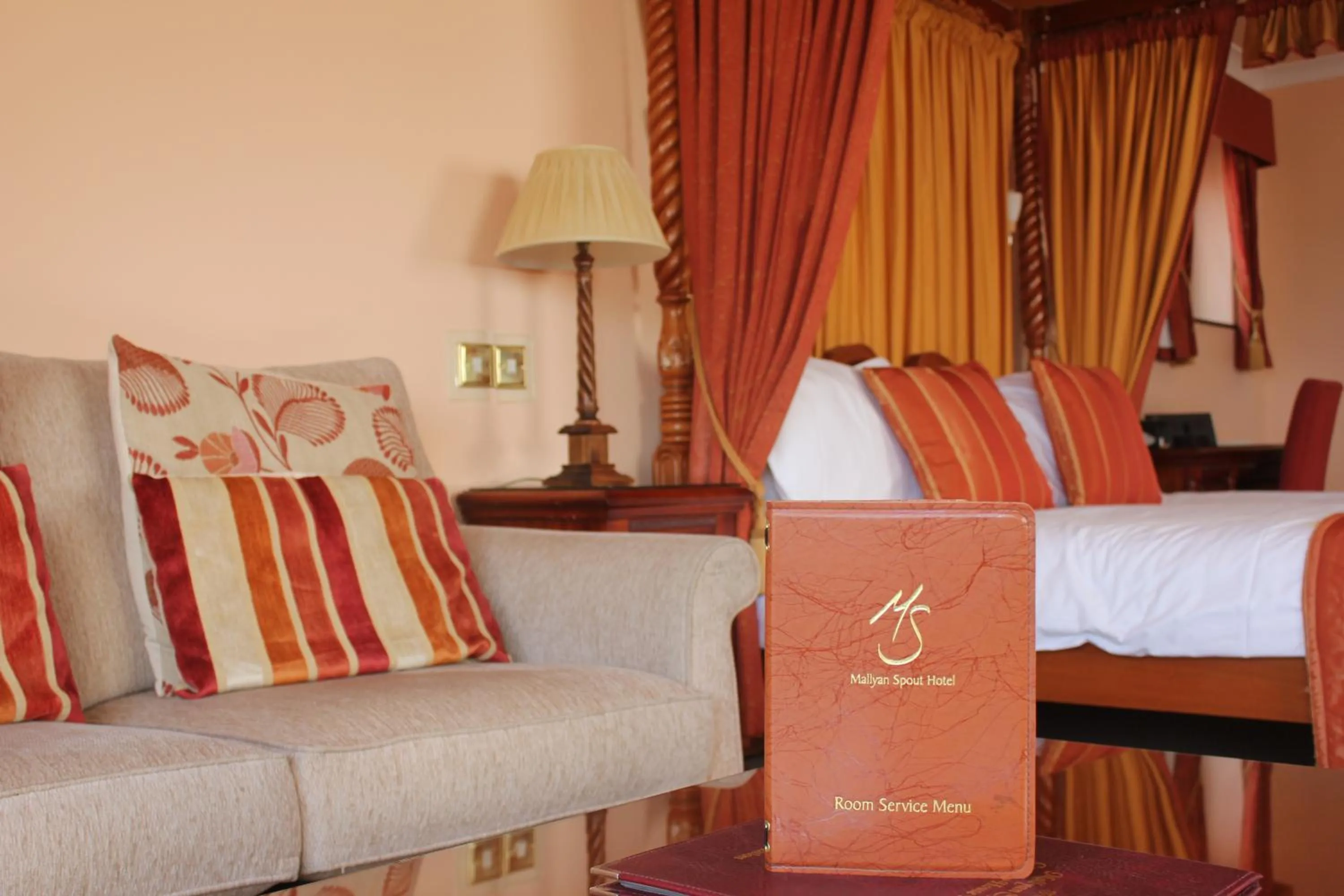 Coffee/tea facilities in Mallyan Spout Hotel