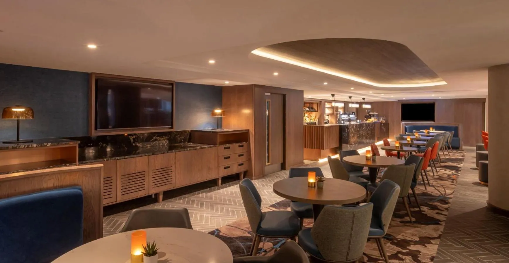 Lounge or bar in Clayton Hotel Cardiff Lane