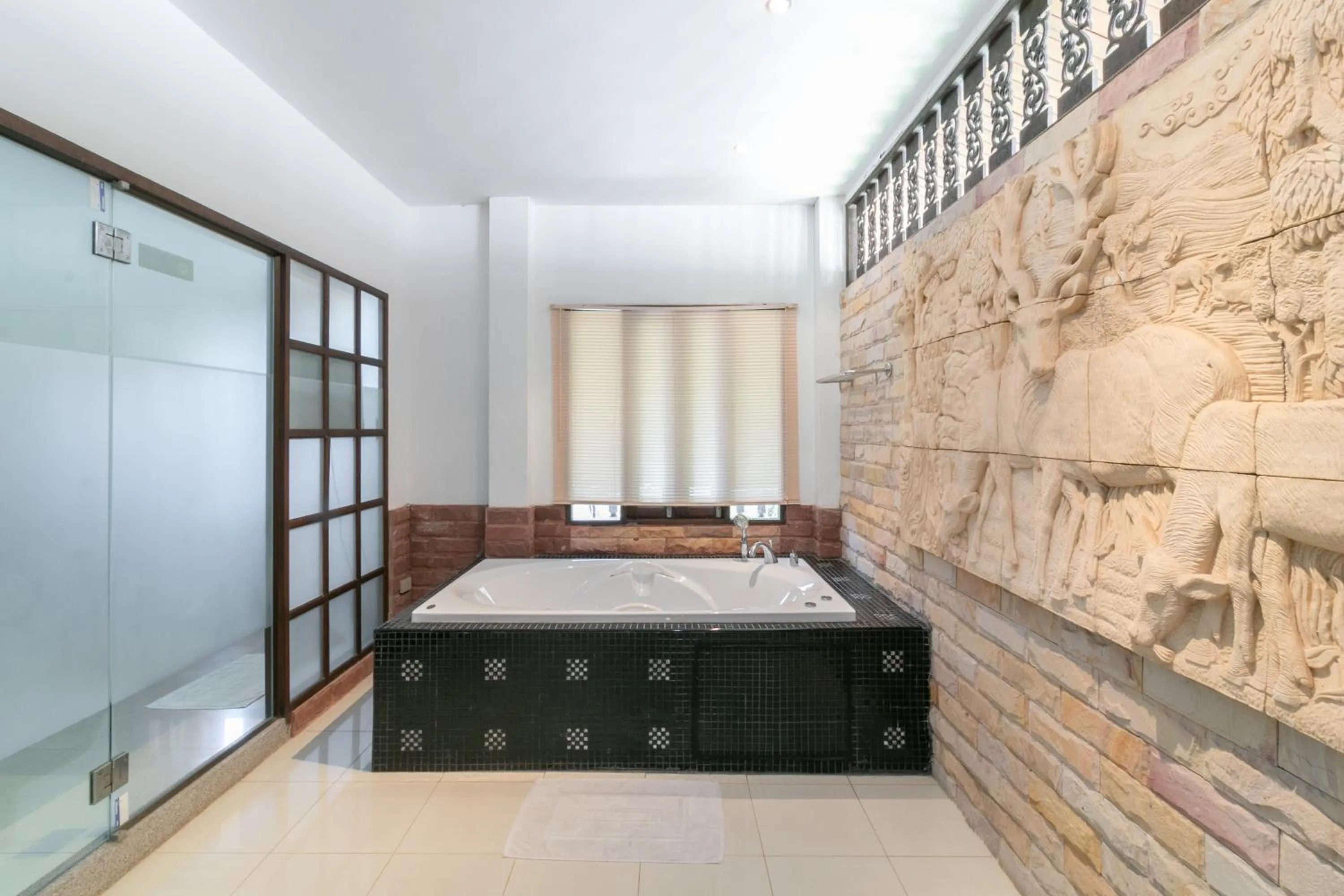 Bathroom, Bed in Chaiyo Resort