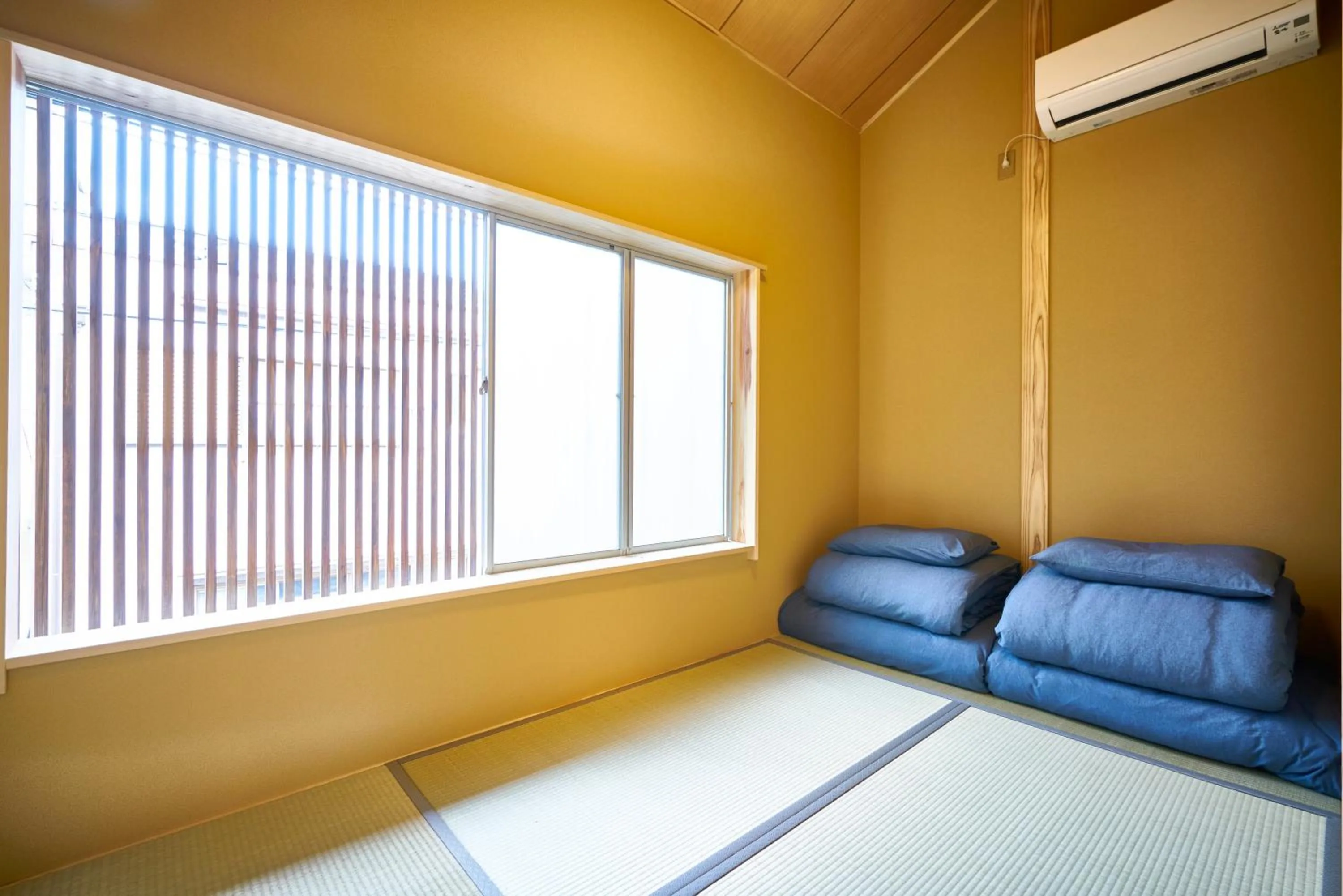 Photo of the whole room in Mibuan