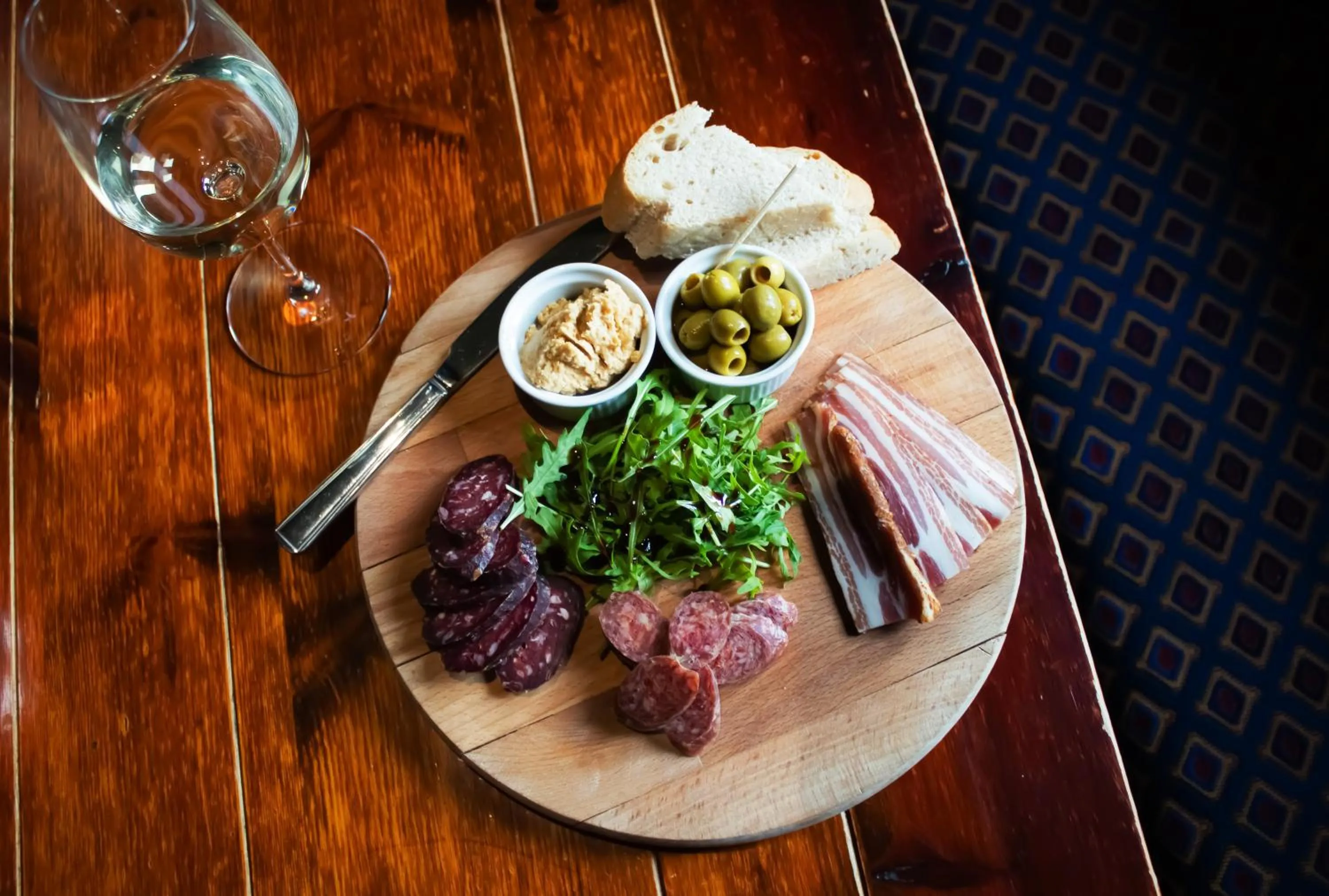 Food and drinks in The Dog and Partridge