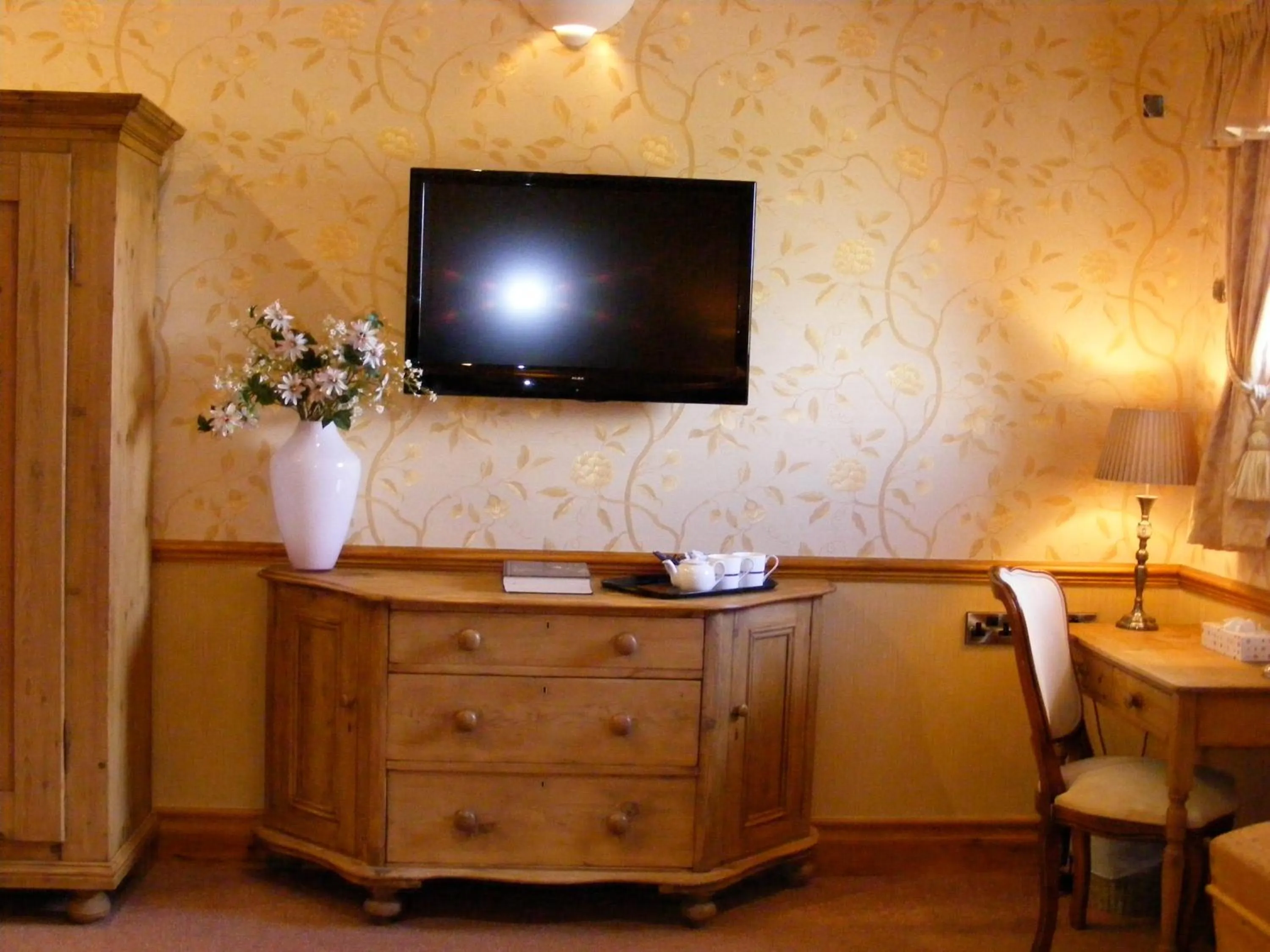 Bedroom in The Dog and Partridge