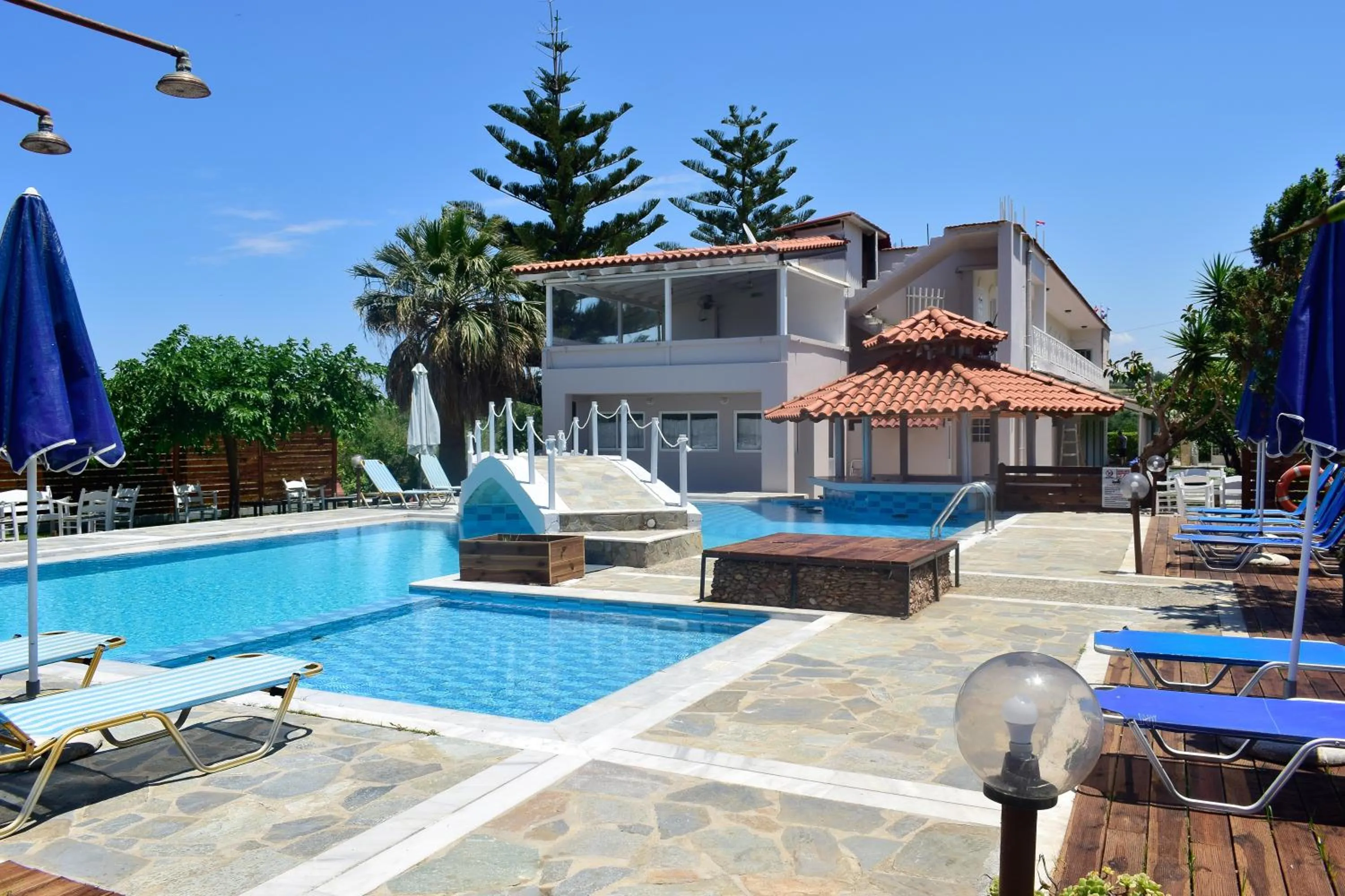 Swimming pool in Dias