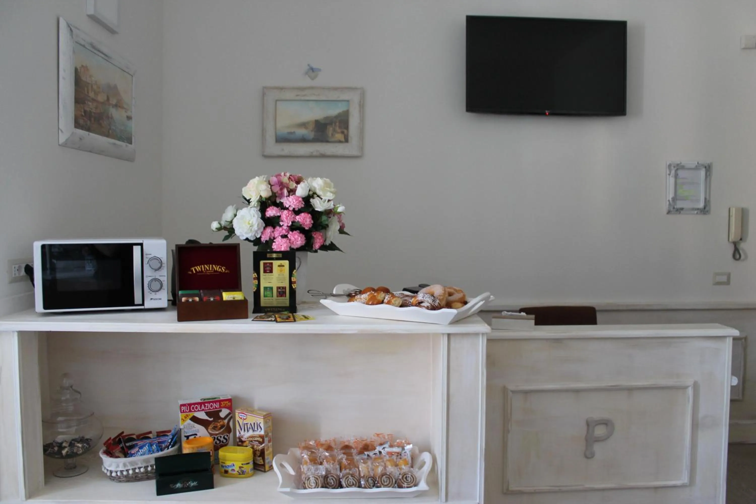 Communal lounge/ TV room in B&B Paura