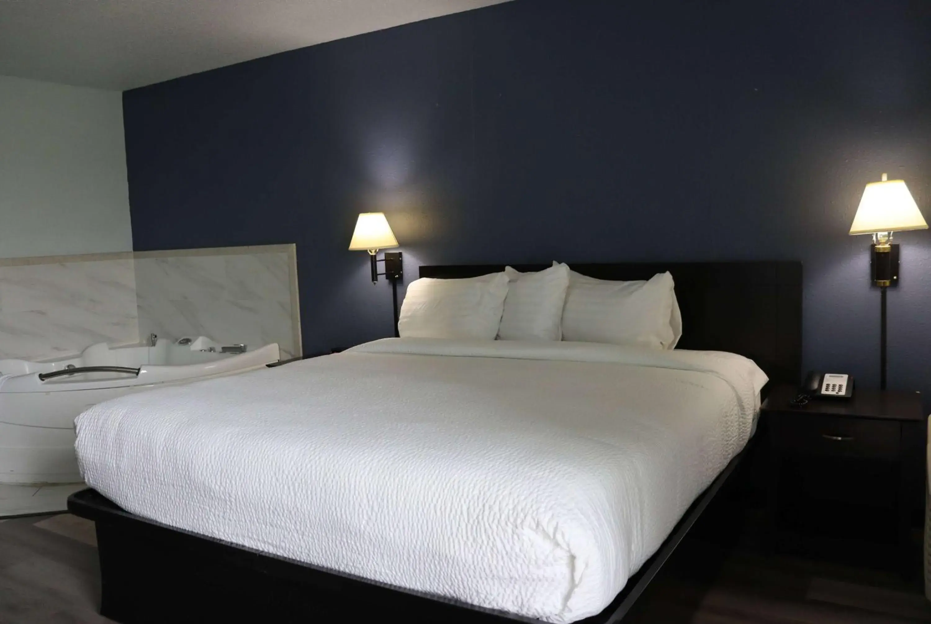 Deluxe King Studio Suite - Non-Smoking in Travelodge by Wyndham Milwaukee Deluxe King Studio Suite - Non-Smoking in Travelodge by Wyndham Milwaukee