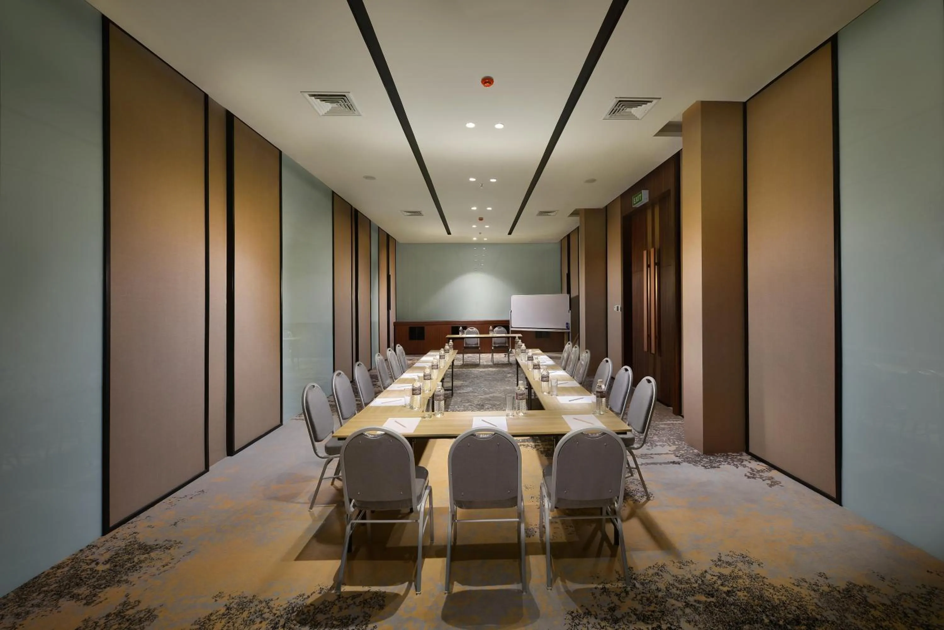 Meeting/conference room in Golden Tulip Holland Resort Batu