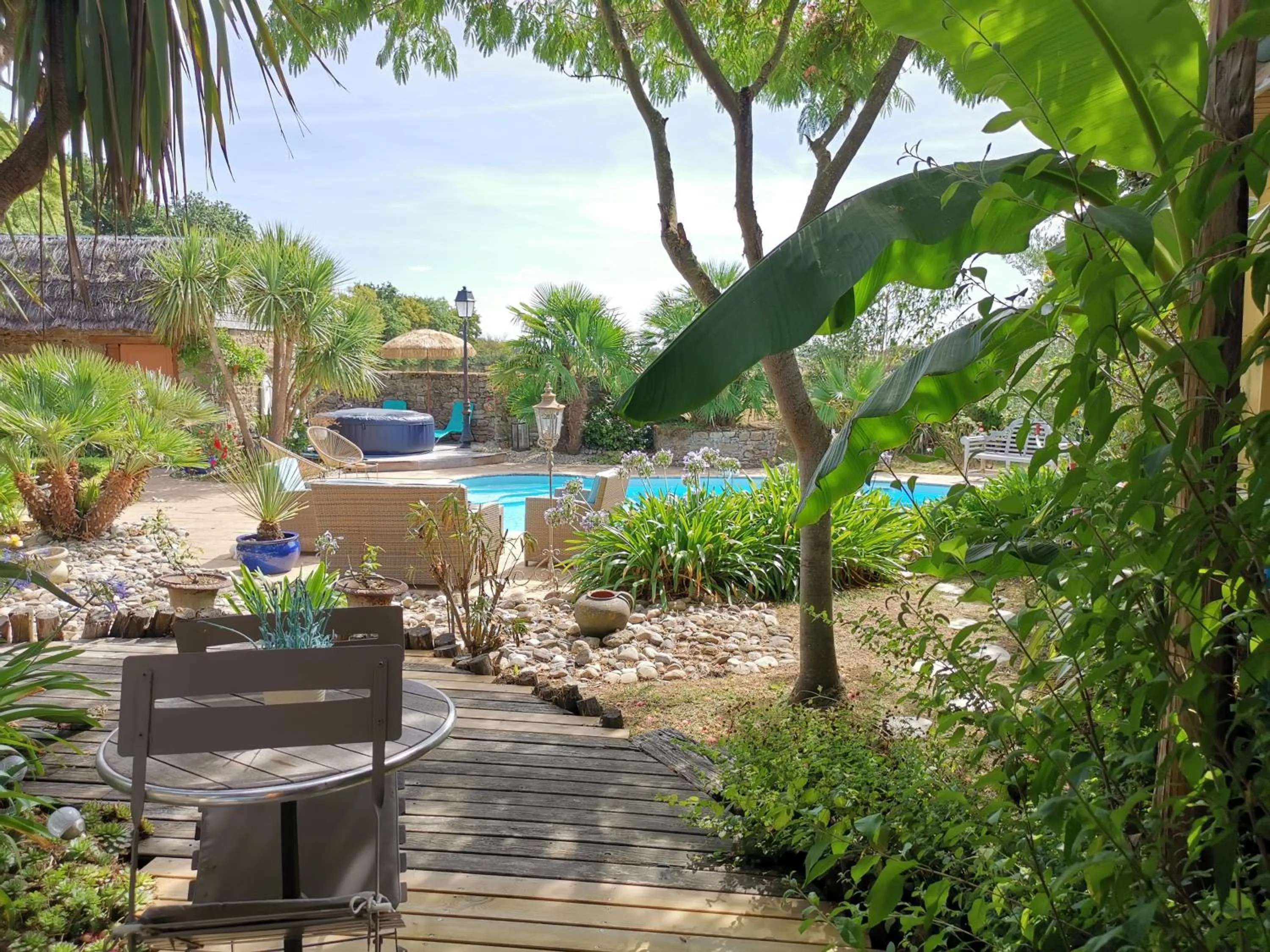 Garden in B&B Lou Mas